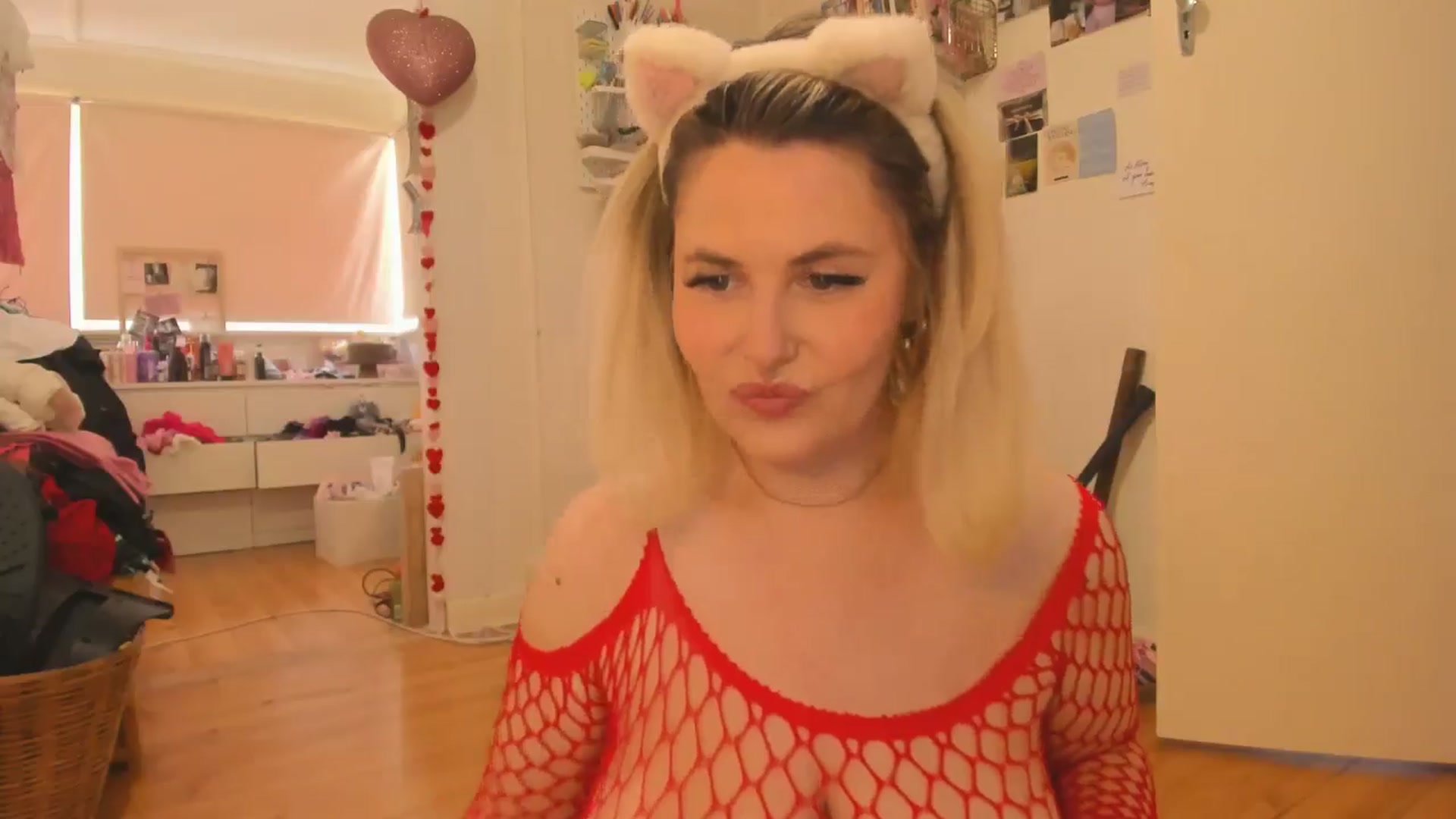 Gallery image thumbnail from Fun_Nikki's myfreecams stream on, 05/07/2025, 03:54 image 10 of 20