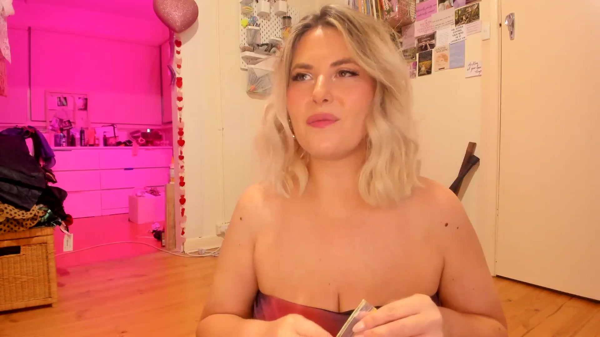 Gallery image thumbnail from Fun_Nikki's myfreecams stream on, 05/10/2025, 09:24 image 10 of 20