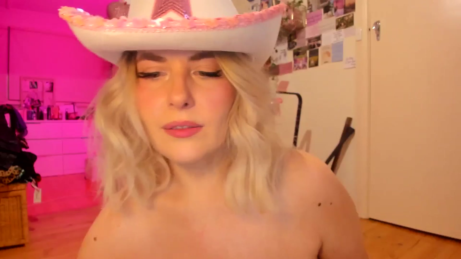 Gallery image thumbnail from Fun_Nikki's myfreecams stream on, 05/10/2025, 11:26 image 2 of 20