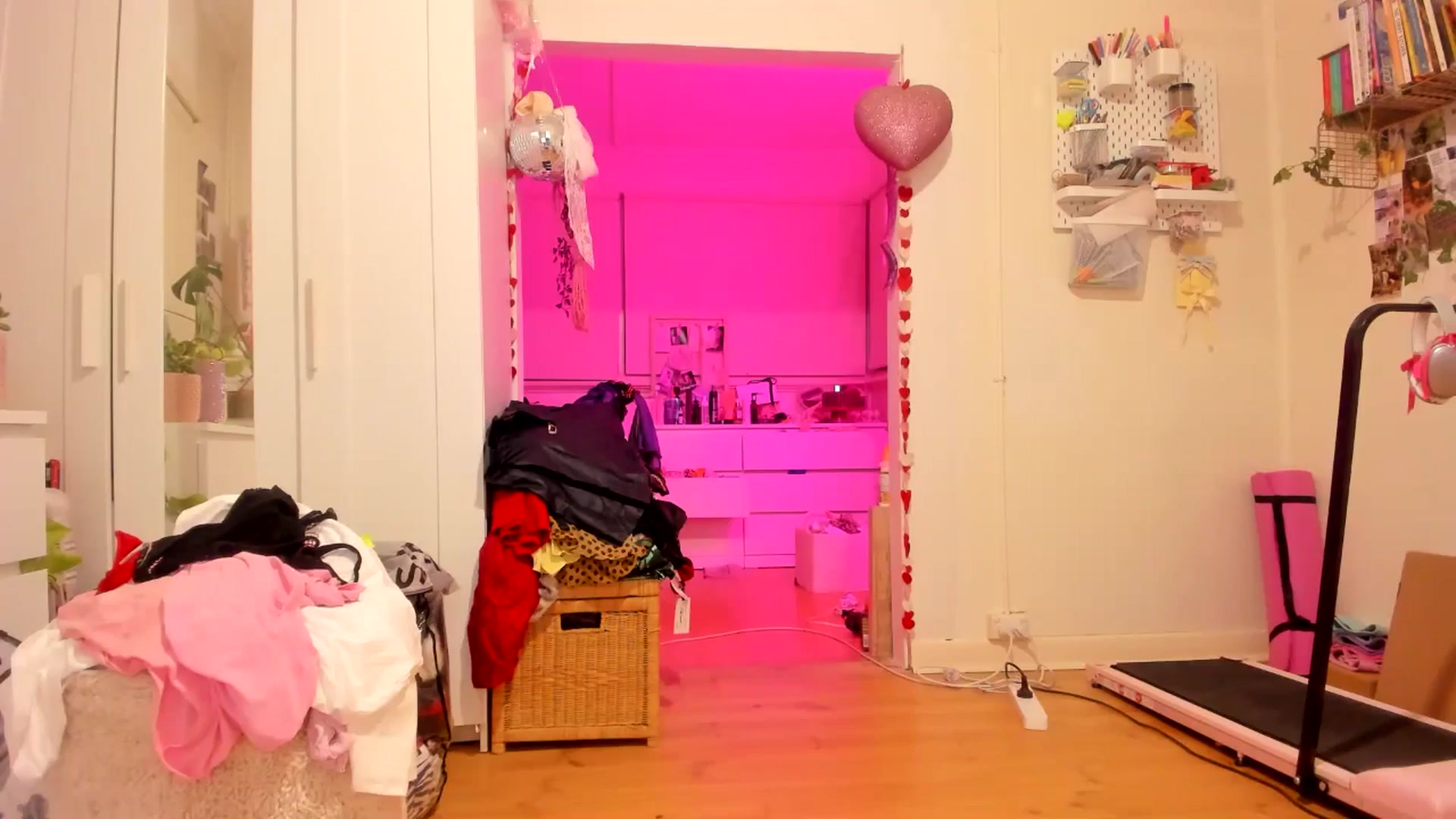 Gallery image thumbnail from Fun_Nikki's myfreecams stream on, 05/10/2025, 12:25 image 6 of 20