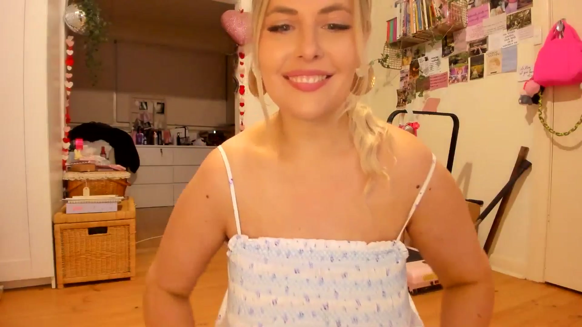 Gallery image thumbnail from Fun_Nikki's myfreecams stream on, 05/17/2025, 10:26 image 5 of 20