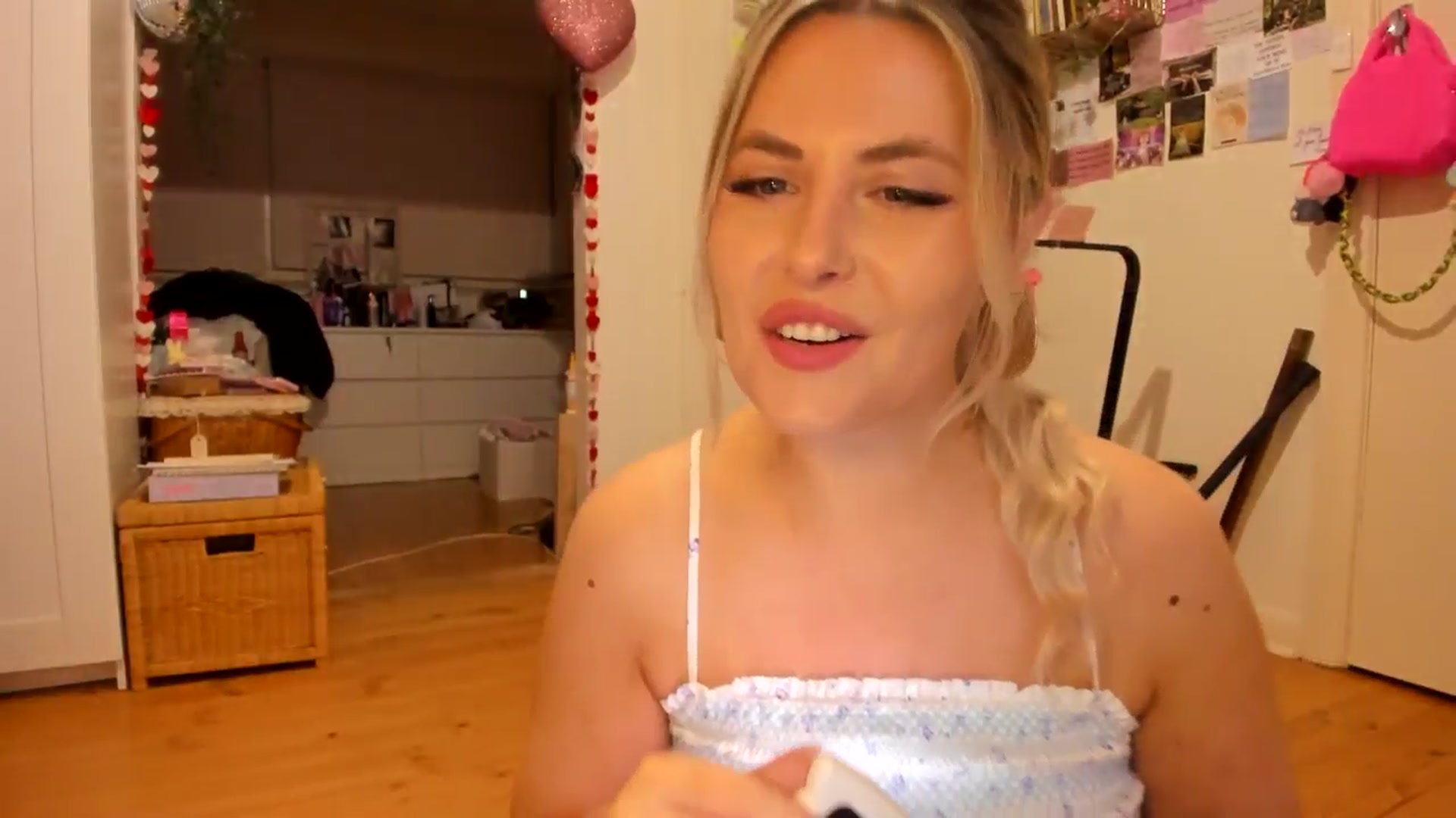 Gallery image thumbnail from Fun_Nikki's myfreecams stream on, 05/17/2025, 10:26 image 4 of 20