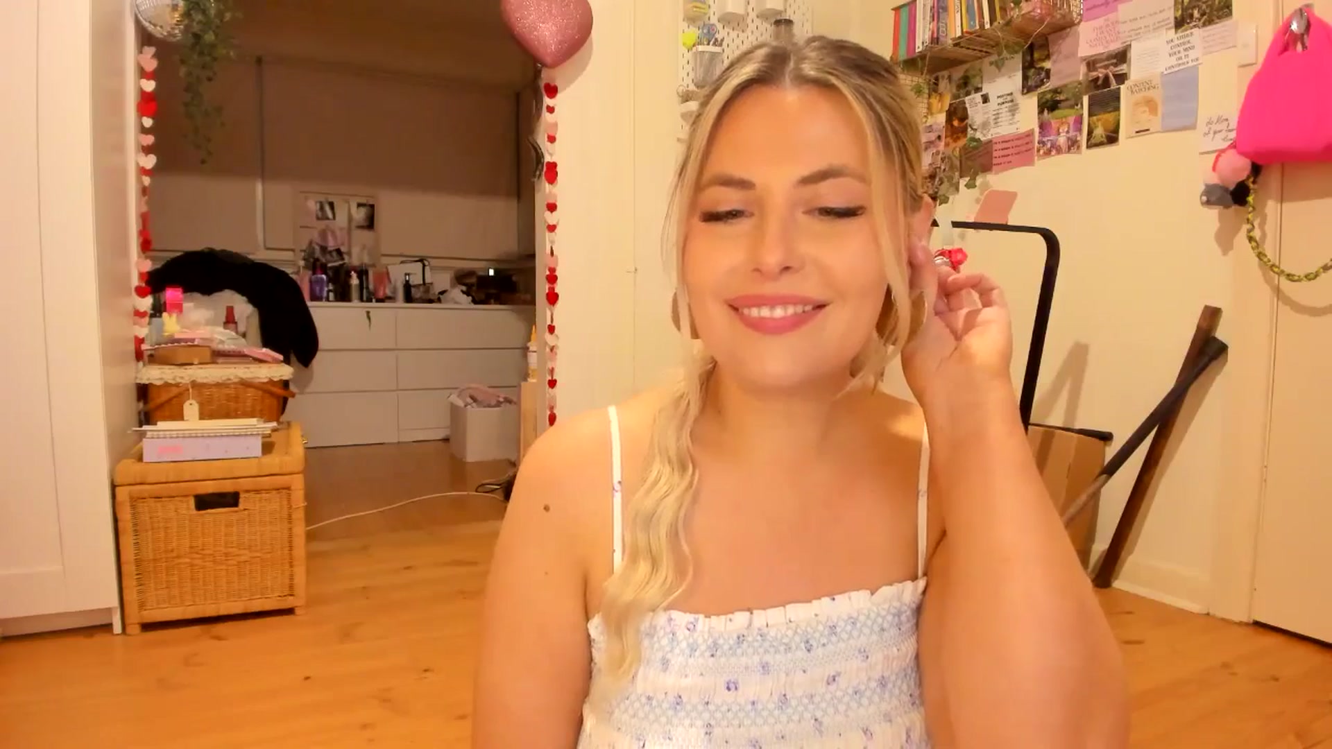 Gallery image thumbnail from Fun_Nikki's myfreecams stream on, 05/17/2025, 10:26 image 14 of 20