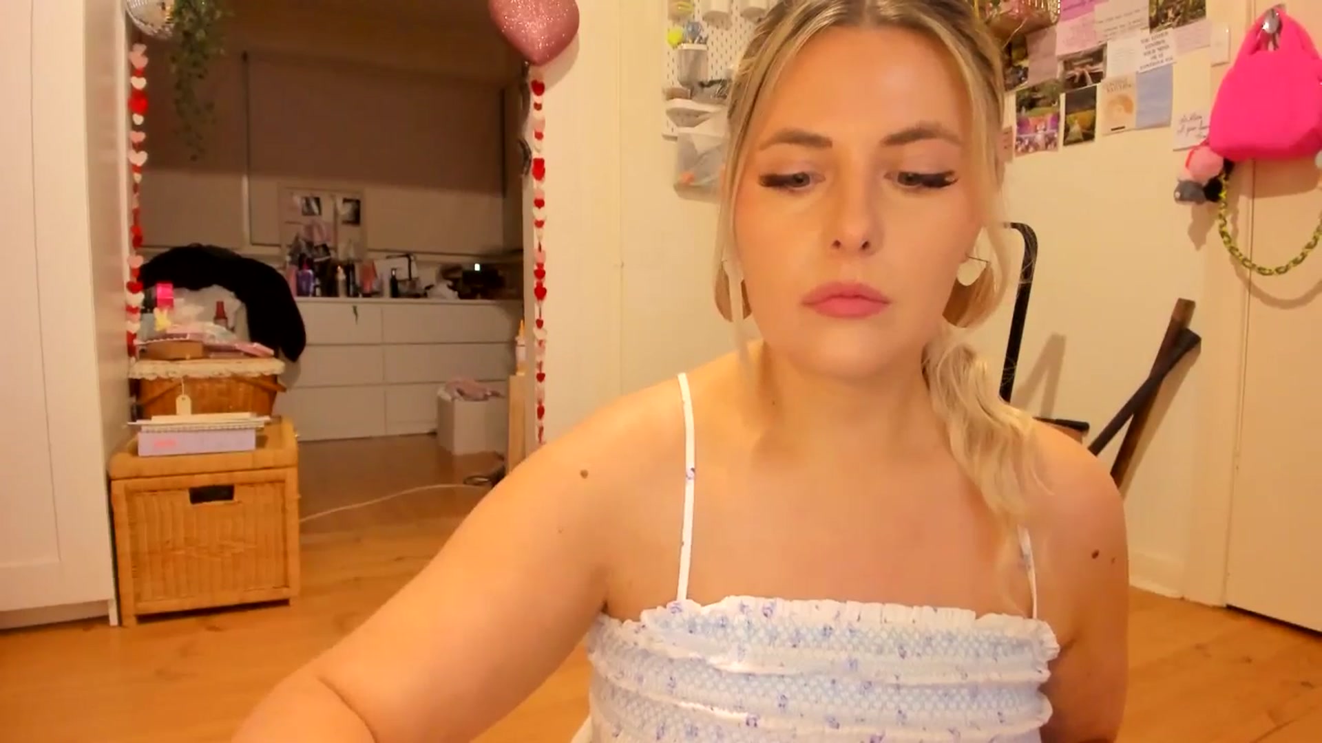 Gallery image thumbnail from Fun_Nikki's myfreecams stream on, 05/17/2025, 10:26 image 2 of 20