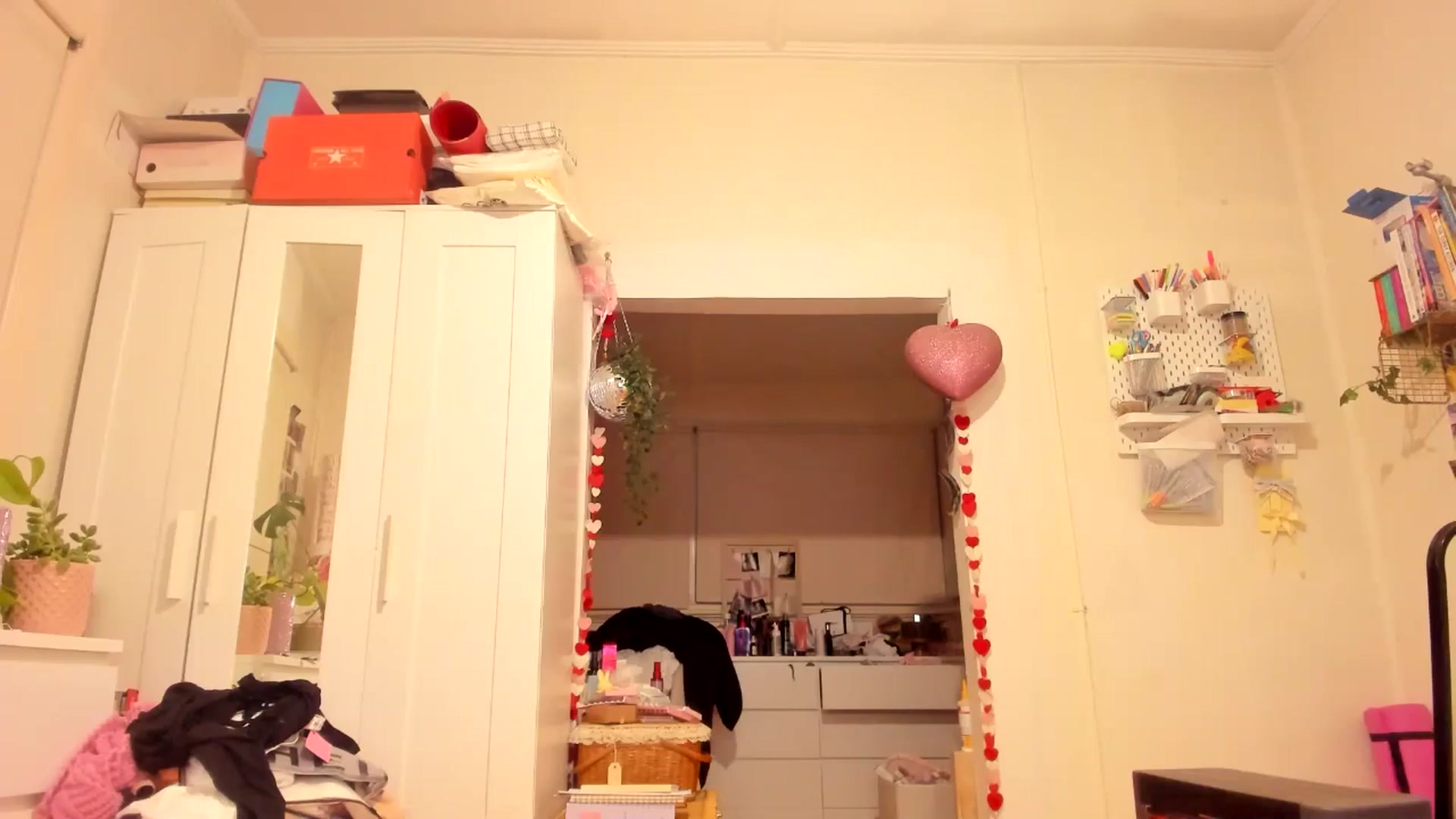 Gallery image thumbnail from Fun_Nikki's myfreecams stream on, 05/17/2025, 10:26 image 19 of 20
