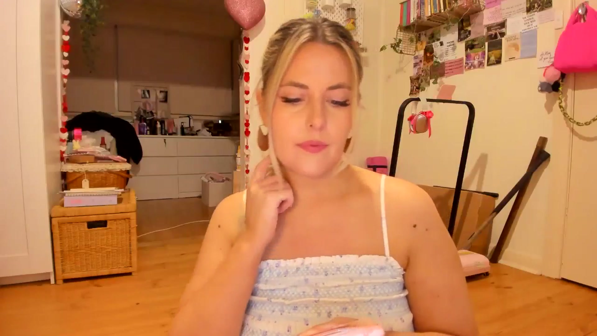 Gallery image thumbnail from Fun_Nikki's myfreecams stream on, 05/17/2025, 10:26 image 10 of 20