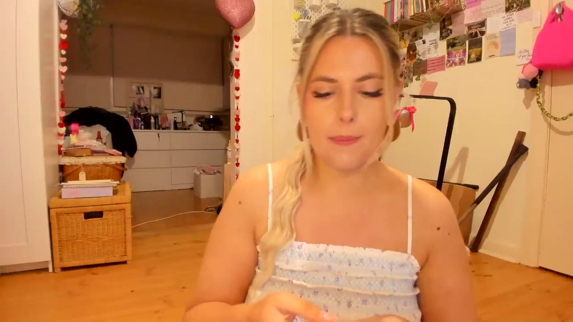 Gallery image thumbnail from Fun_Nikki's myfreecams stream on, 05/17/2025, 10:26 image 9 of 20