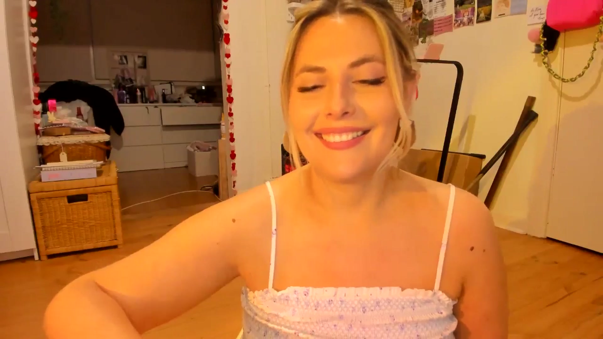 Gallery image thumbnail from Fun_Nikki's myfreecams stream on, 05/17/2025, 12:28 image 6 of 20