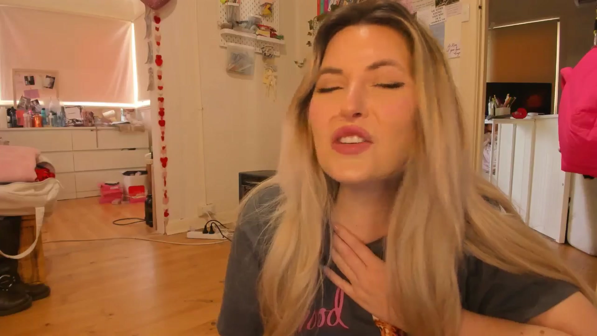 Gallery image thumbnail from Fun_Nikki's myfreecams stream on, 08/01/2025, 03:00 image 7 of 20