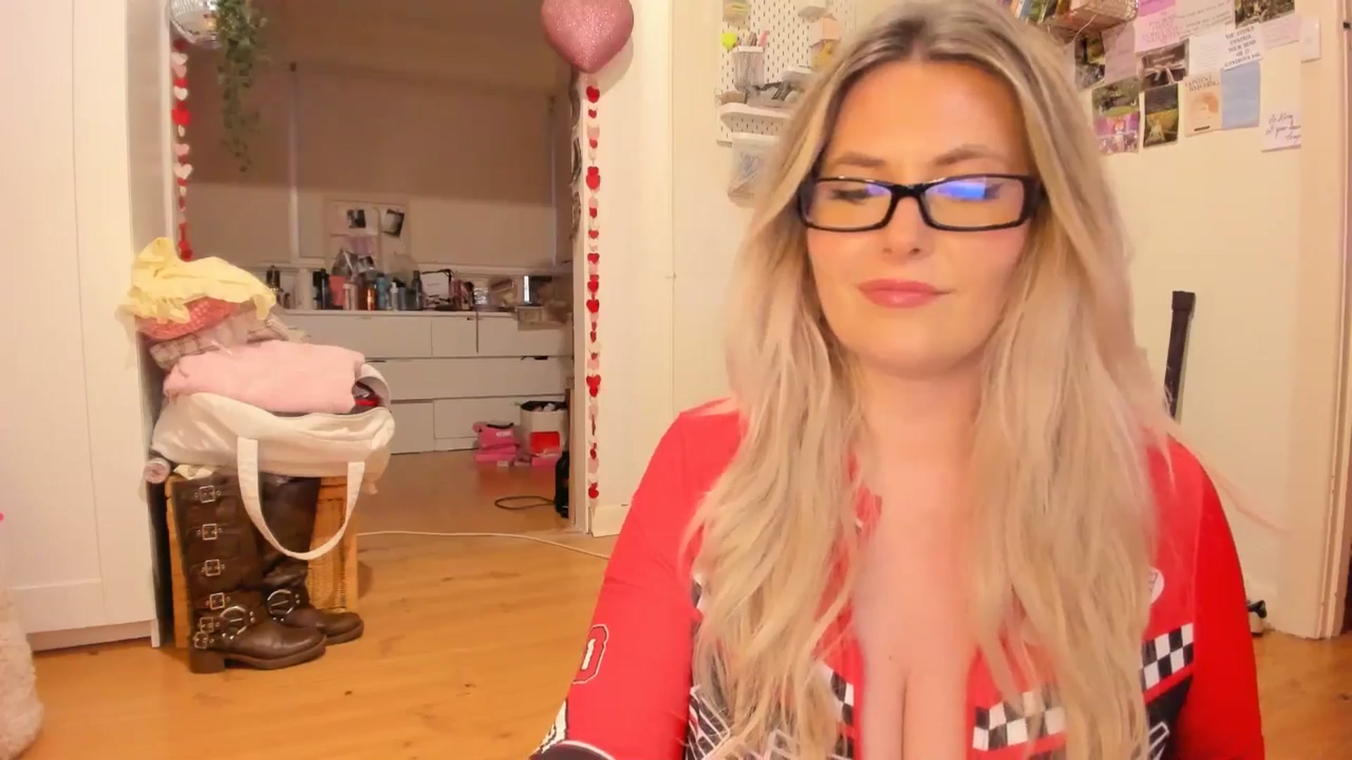 Gallery image thumbnail from Fun_Nikki's myfreecams stream on, 08/01/2025, 08:20 image 19 of 20