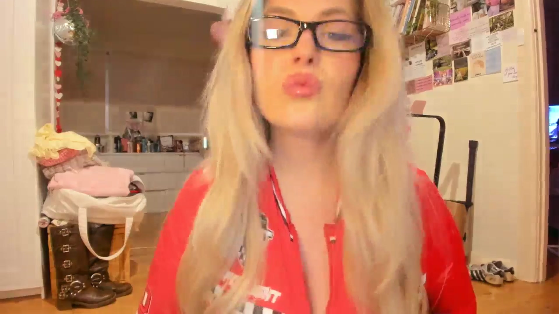 Gallery image thumbnail from Fun_Nikki's myfreecams stream on, 08/01/2025, 08:20 image 12 of 20