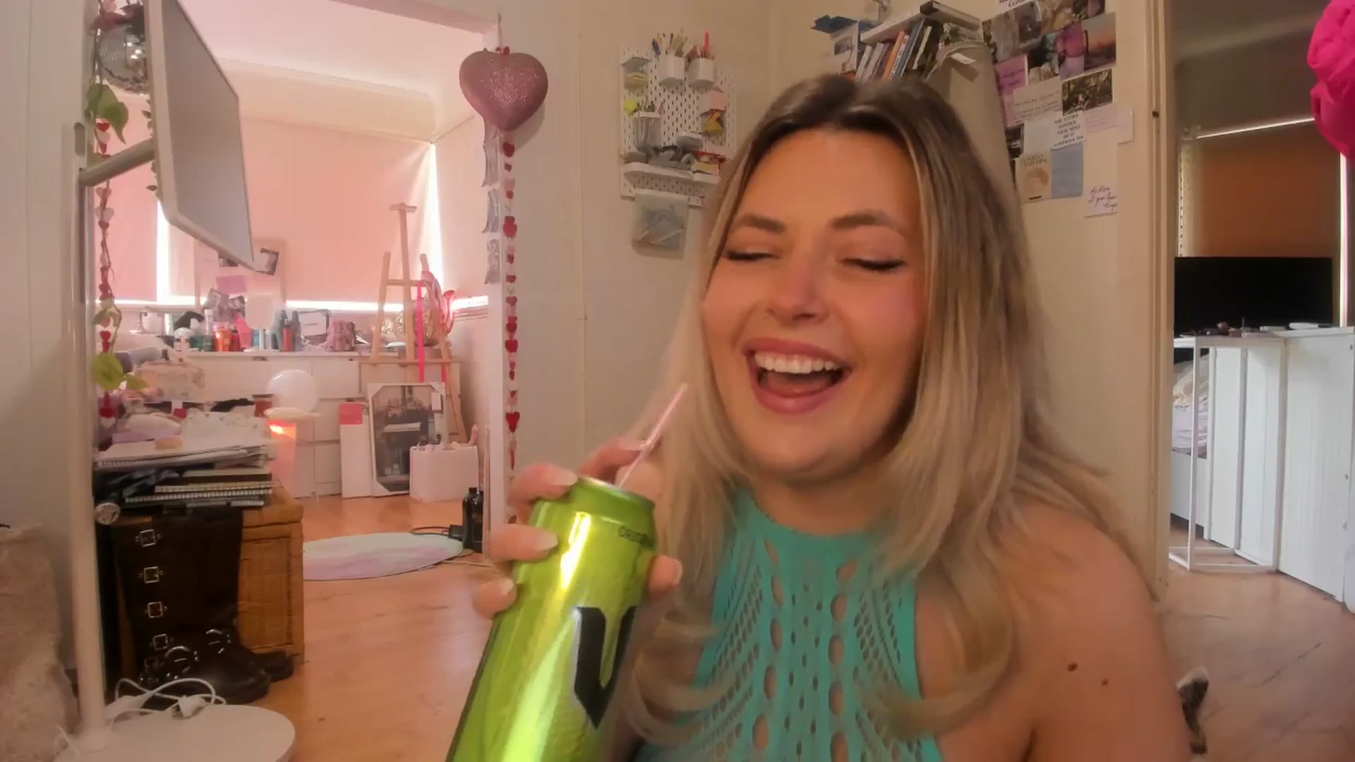 Gallery image thumbnail from Fun_Nikki's myfreecams stream on, 08/08/2025, 01:23 image 16 of 20
