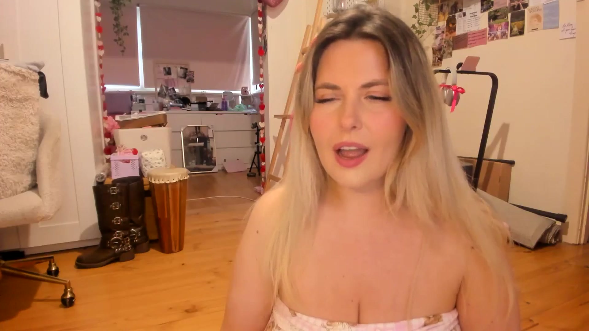 Gallery image thumbnail from Fun_Nikki's myfreecams stream on, 09/17/2025, 09:49 image 4 of 20