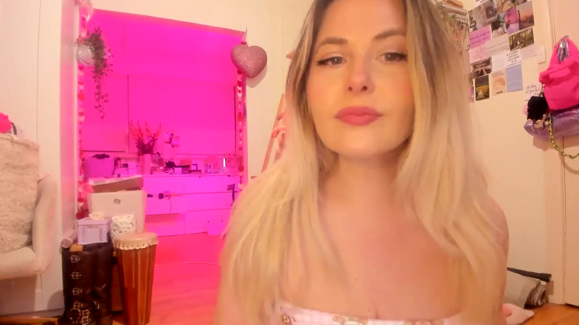 Gallery image thumbnail from Fun_Nikki's myfreecams stream on, 09/20/2025, 13:00 image 3 of 20