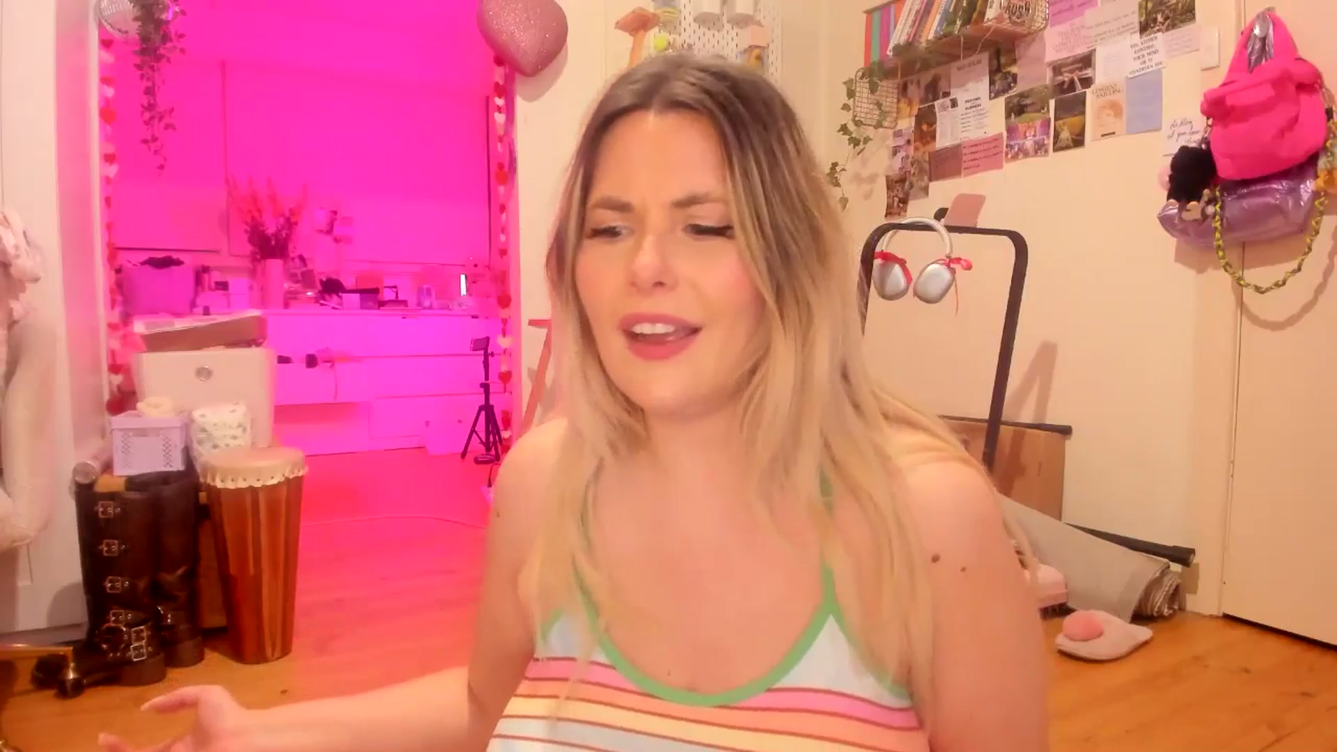 Gallery image thumbnail from Fun_Nikki's myfreecams stream on, 09/20/2025, 13:00 image 16 of 20