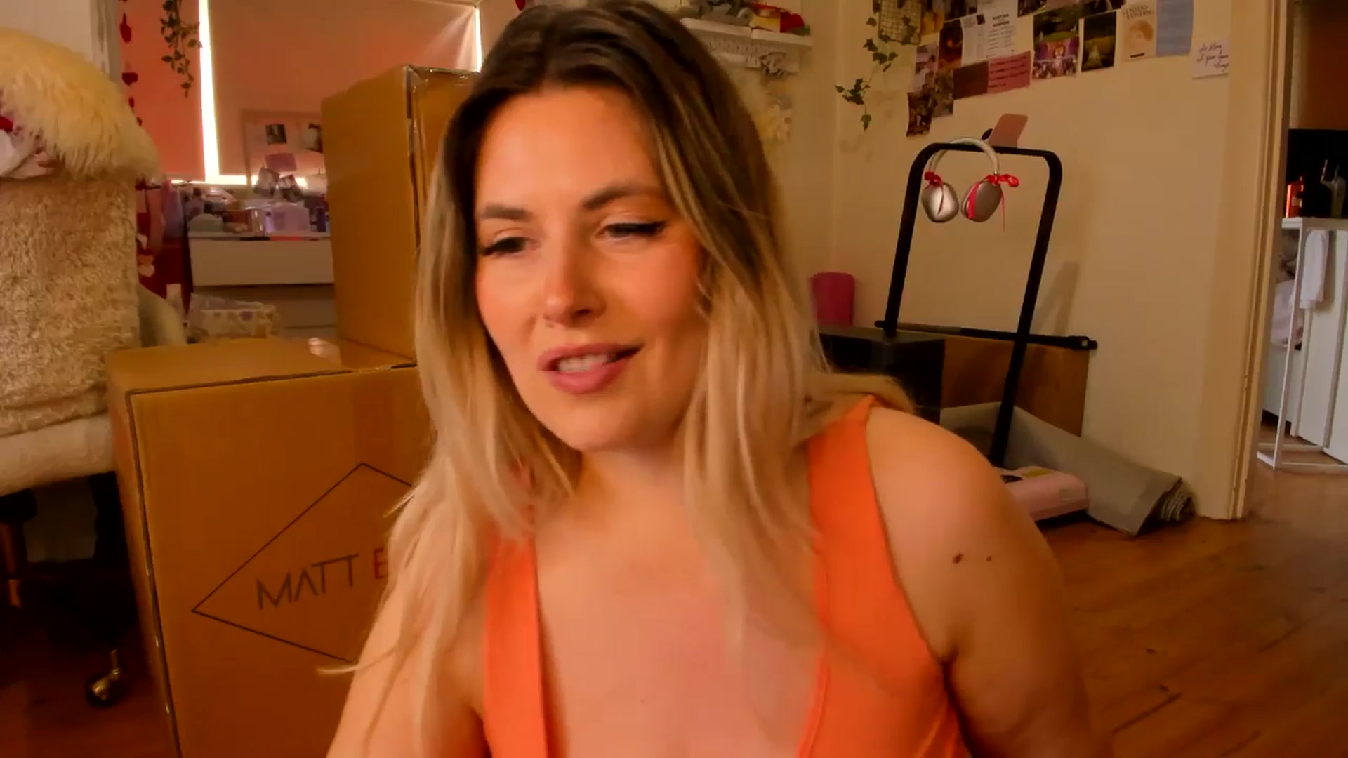 Gallery image thumbnail from Fun_Nikki's myfreecams stream on, 10/01/2025, 24:57 image 17 of 20