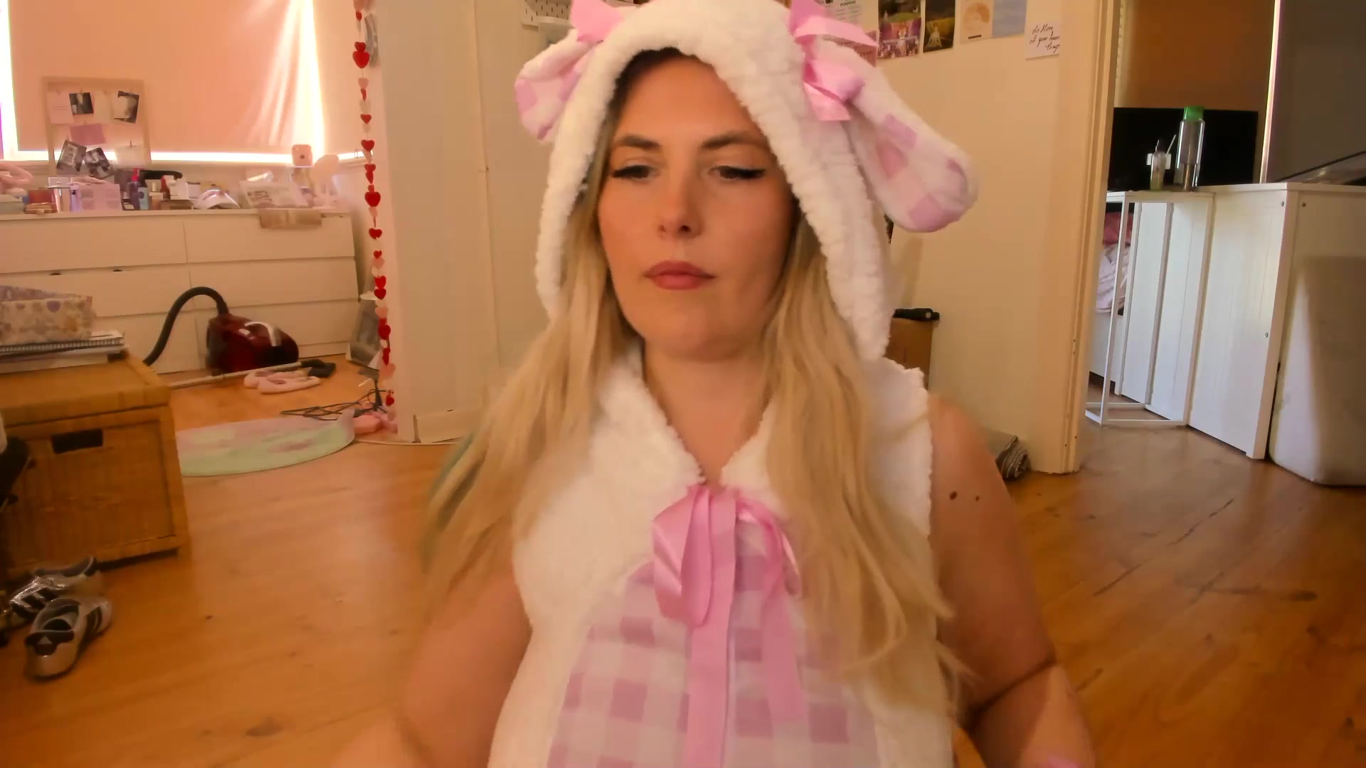 Gallery image thumbnail from Fun_Nikki's myfreecams stream on, 10/02/2025, 02:09 image 9 of 20