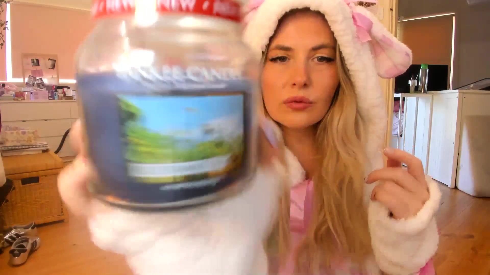 Gallery image thumbnail from Fun_Nikki's myfreecams stream on, 10/02/2025, 02:09 image 8 of 20