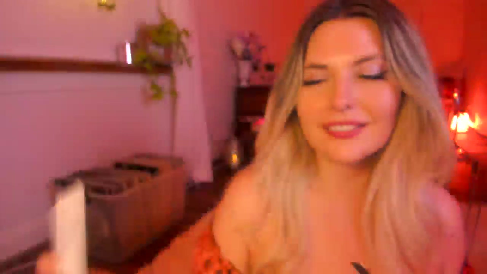 Gallery image thumbnail from Fun_Nikki's myfreecams stream on, 10/10/2025, 12:06 image 18 of 20