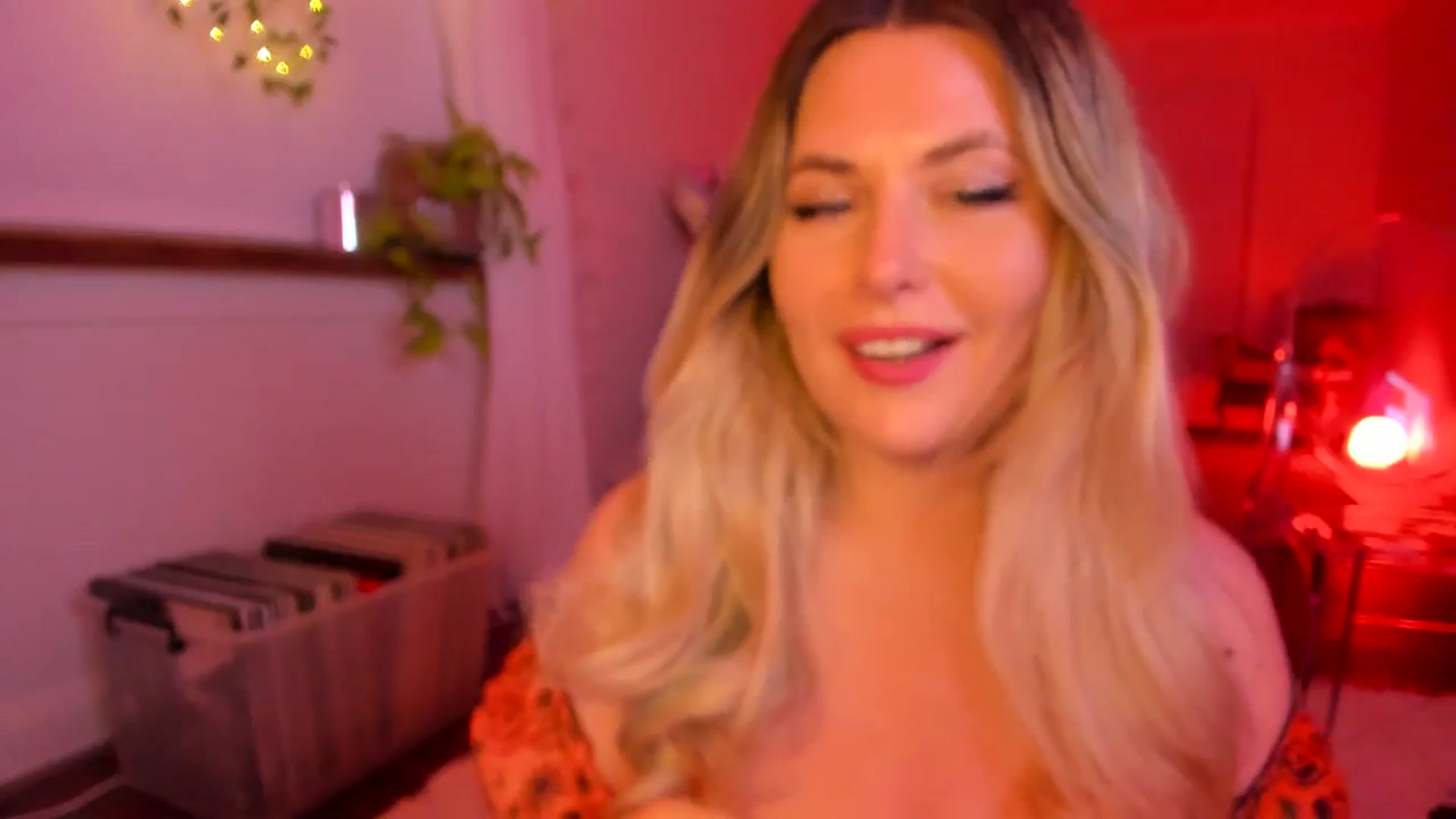 Gallery image thumbnail from Fun_Nikki's myfreecams stream on, 10/10/2025, 12:06 image 11 of 20