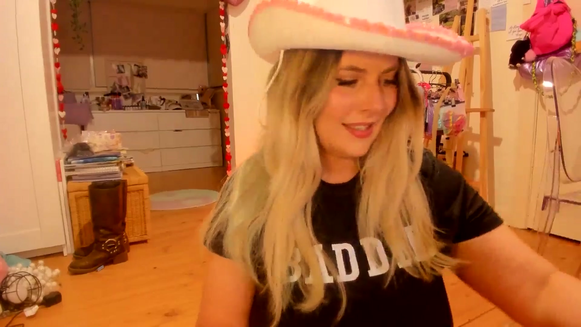 Gallery image thumbnail from Fun_Nikki's myfreecams stream on, 10/11/2025, 13:13 image 5 of 20