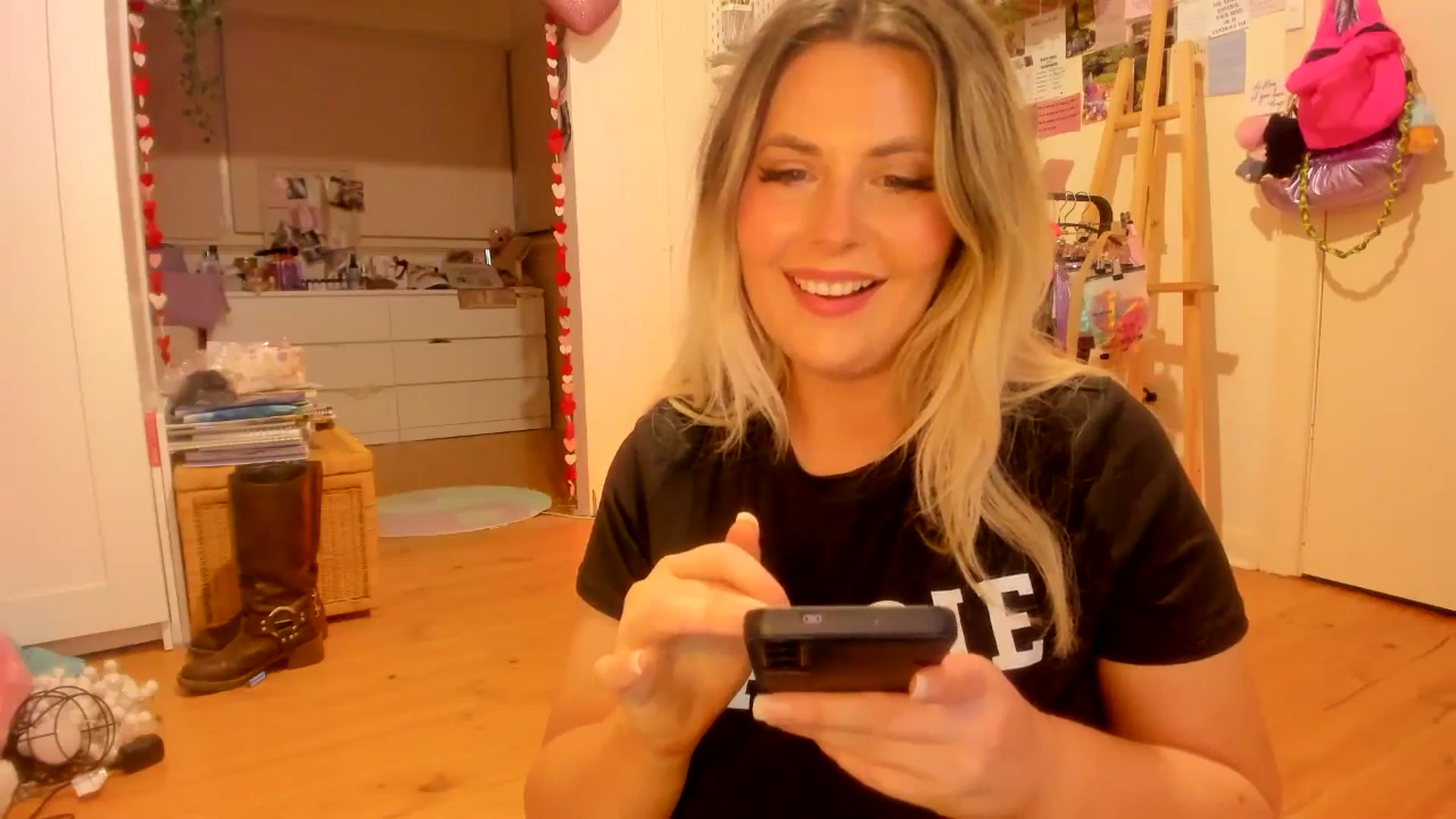 Gallery image thumbnail from Fun_Nikki's myfreecams stream on, 10/11/2025, 13:13 image 4 of 20