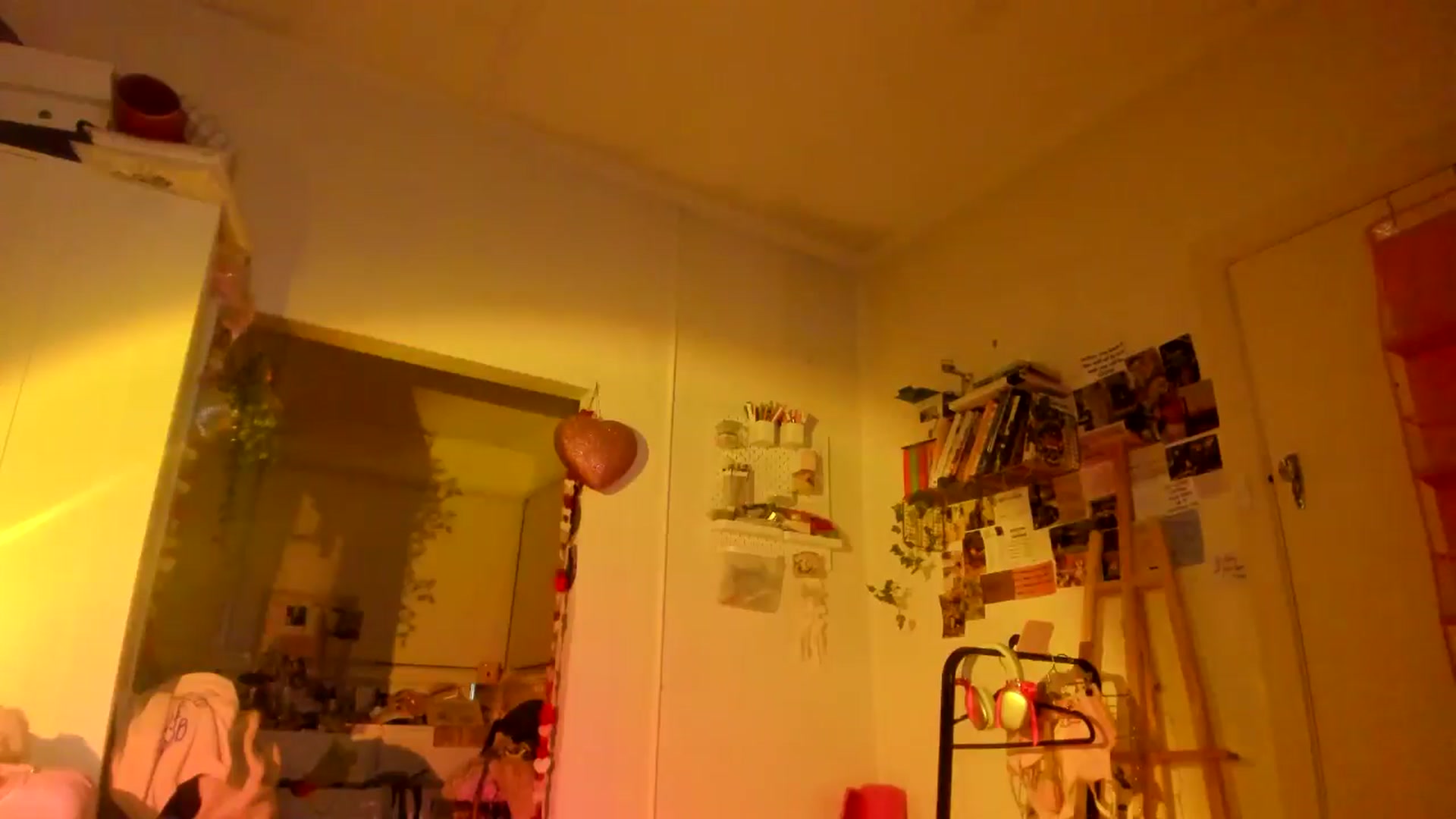 Gallery image thumbnail from Fun_Nikki's myfreecams stream on, 10/25/2025, 13:43 image 17 of 20