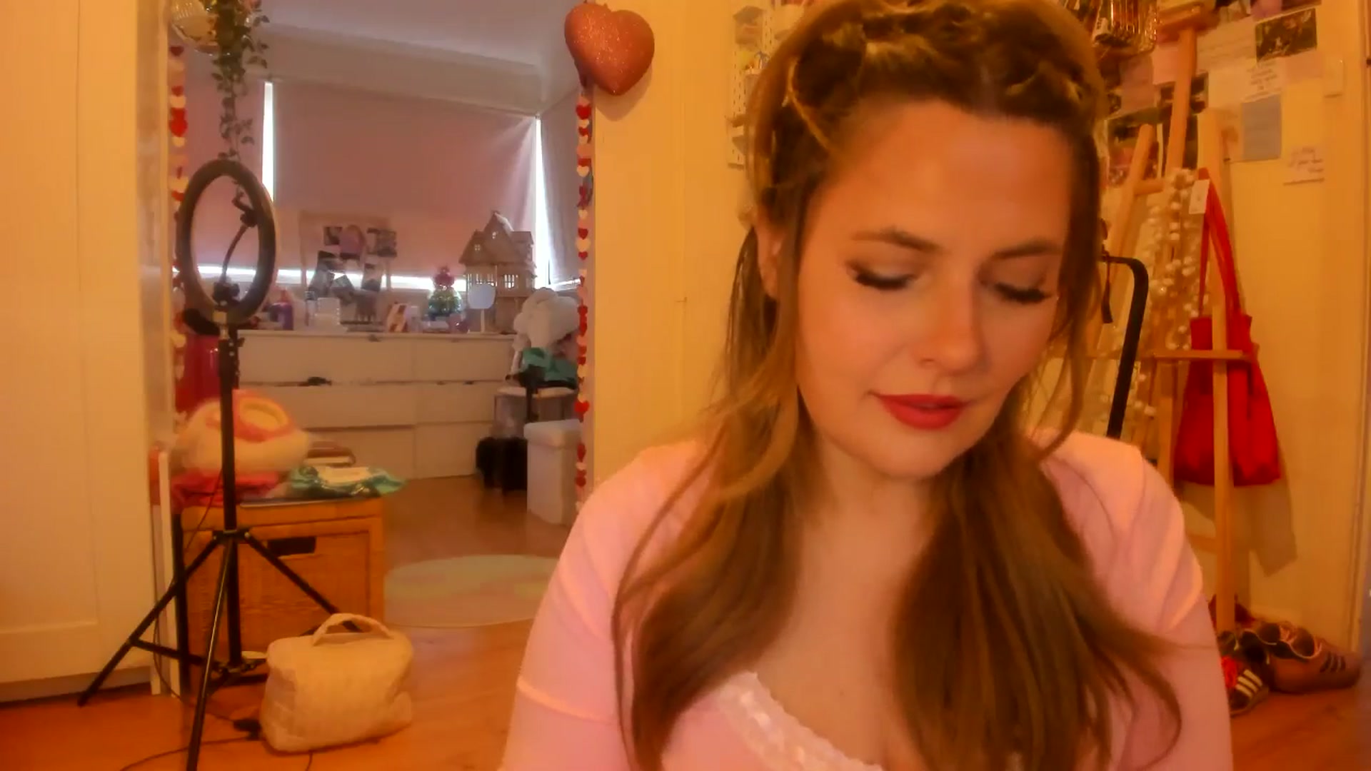 Gallery image thumbnail from Fun_Nikki's myfreecams stream on, 12/17/2025, 11:23 image 4 of 20