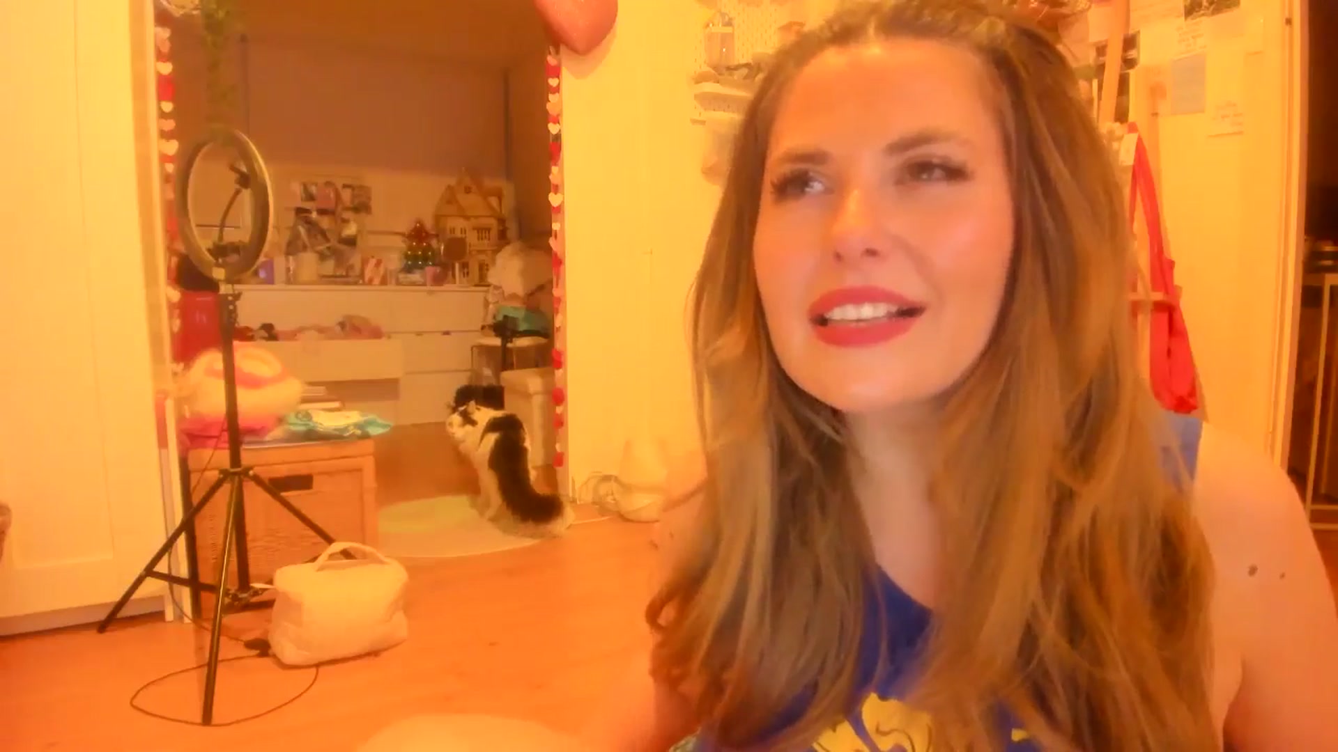 Gallery image thumbnail from Fun_Nikki's myfreecams stream on, 12/17/2025, 11:23 image 17 of 20