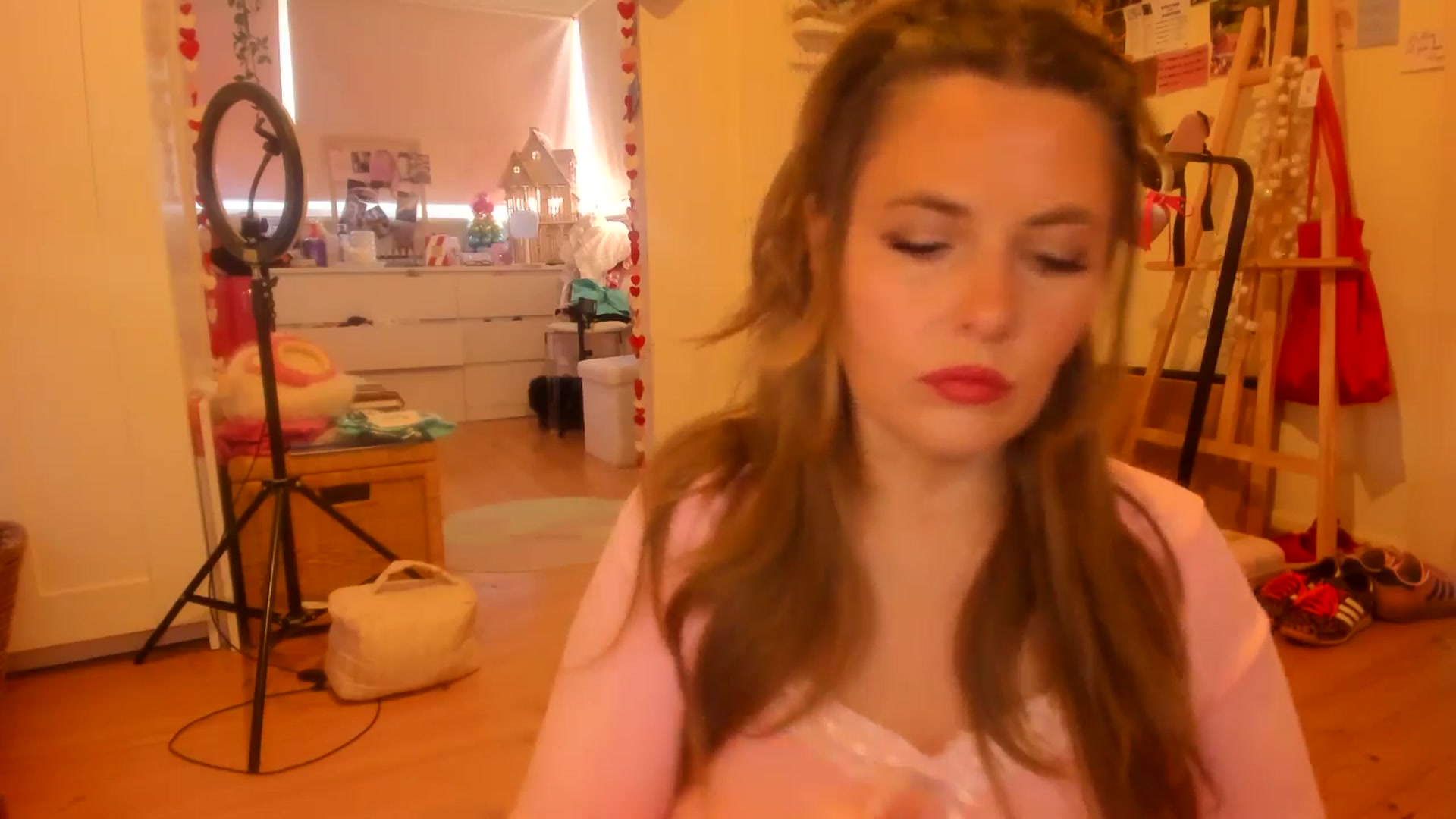 Gallery image thumbnail from Fun_Nikki's myfreecams stream on, 12/17/2025, 11:23 image 2 of 20