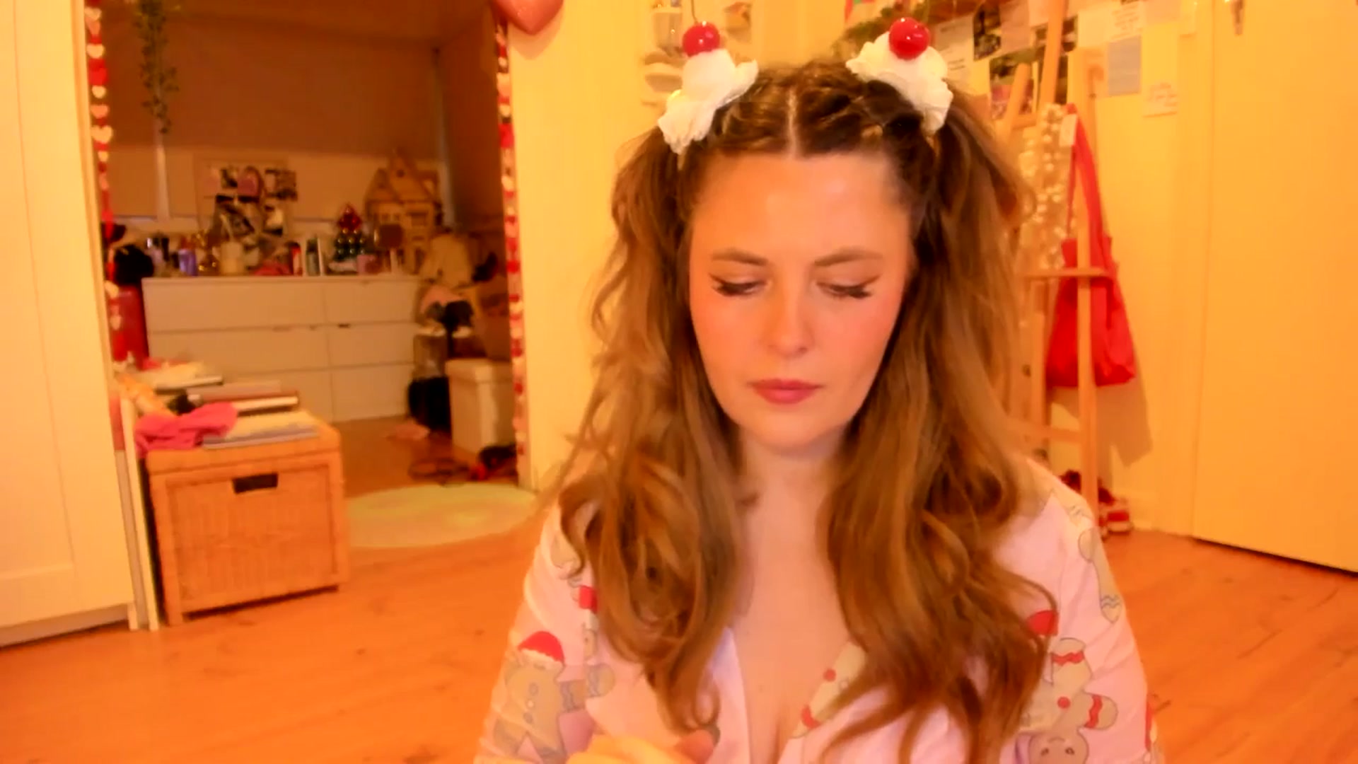 Gallery image thumbnail from Fun_Nikki's myfreecams stream on, 12/19/2025, 10:26 image 16 of 20