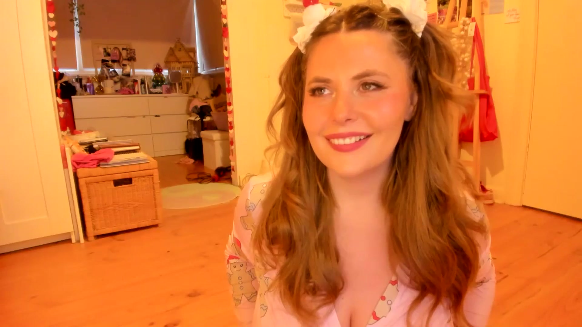 Gallery image thumbnail from Fun_Nikki's myfreecams stream on, 12/19/2025, 10:26 image 2 of 20