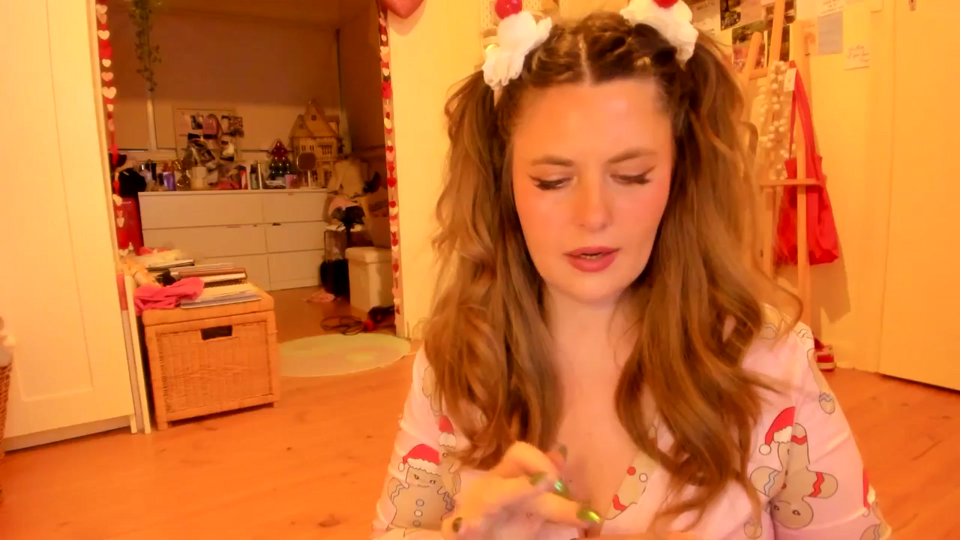 Gallery image thumbnail from Fun_Nikki's myfreecams stream on, 12/19/2025, 10:26 image 20 of 20