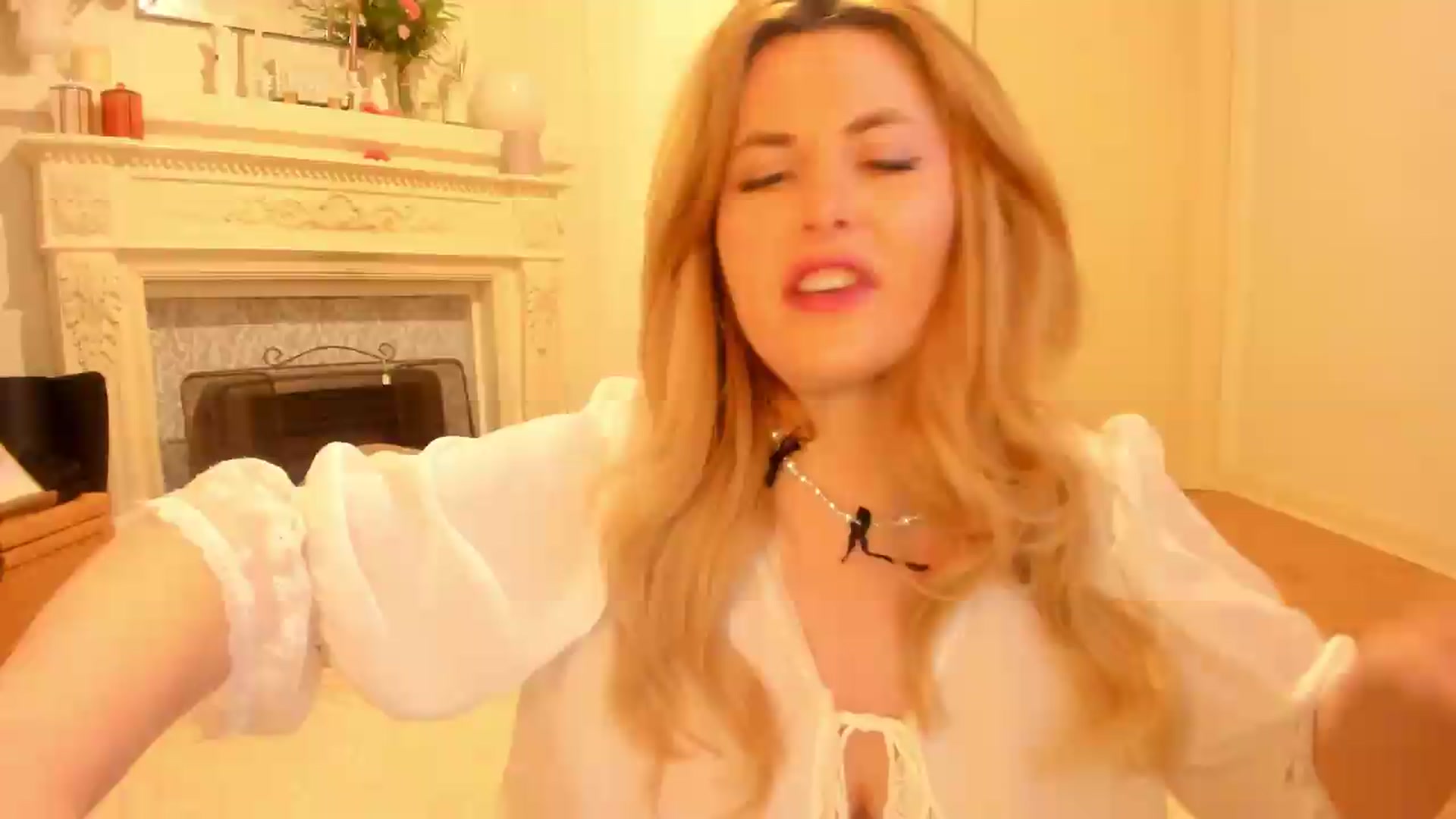 Gallery image thumbnail from Fun_Nikki's myfreecams stream on, 08/01/2026, 15:39 image 13 of 20