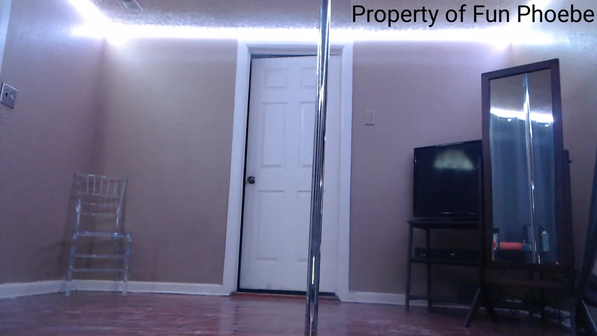 Gallery image thumbnail from Fun_Phoebe's myfreecams stream on, 11/17/2022, 20:02 image 12 of 20