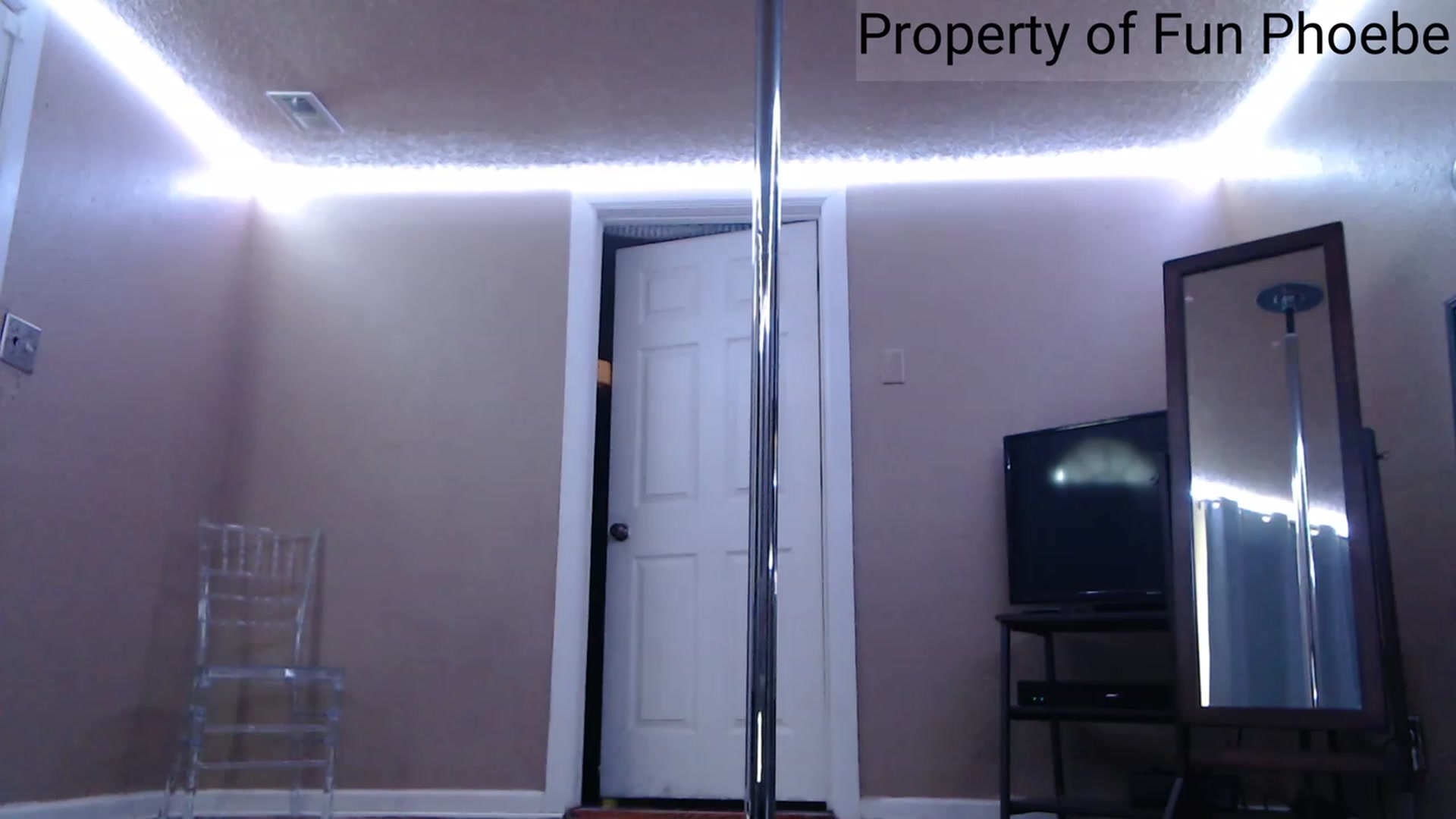 Gallery image thumbnail from Fun_Phoebe's myfreecams stream on, 12/10/2022, 18:47 image 12 of 20
