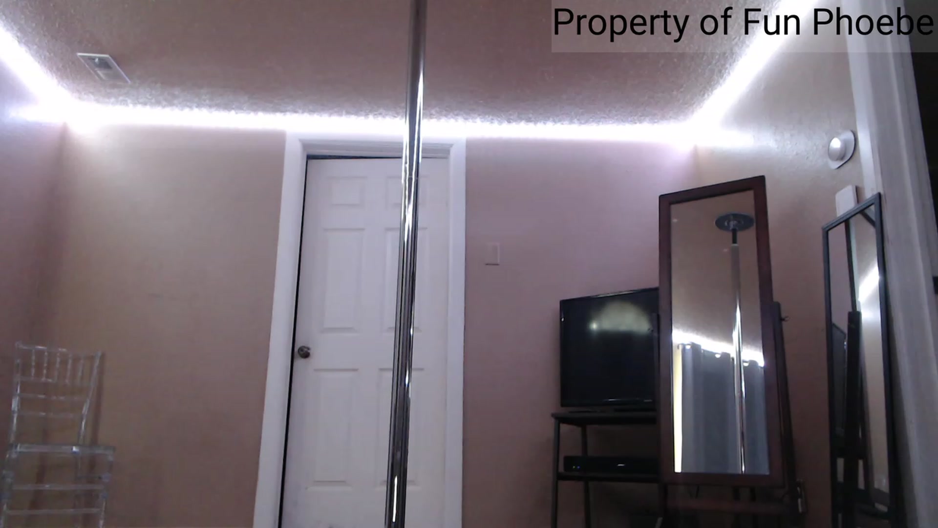 Gallery image thumbnail from Fun_Phoebe's myfreecams stream on, 12/16/2022, 18:32 image 2 of 20