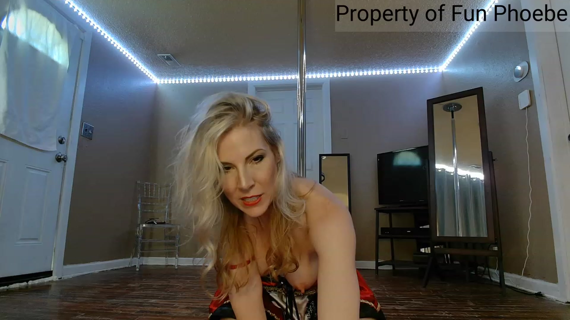 Gallery image thumbnail from Fun_Phoebe's myfreecams stream on, 05/26/2023, 17:32 image 19 of 20