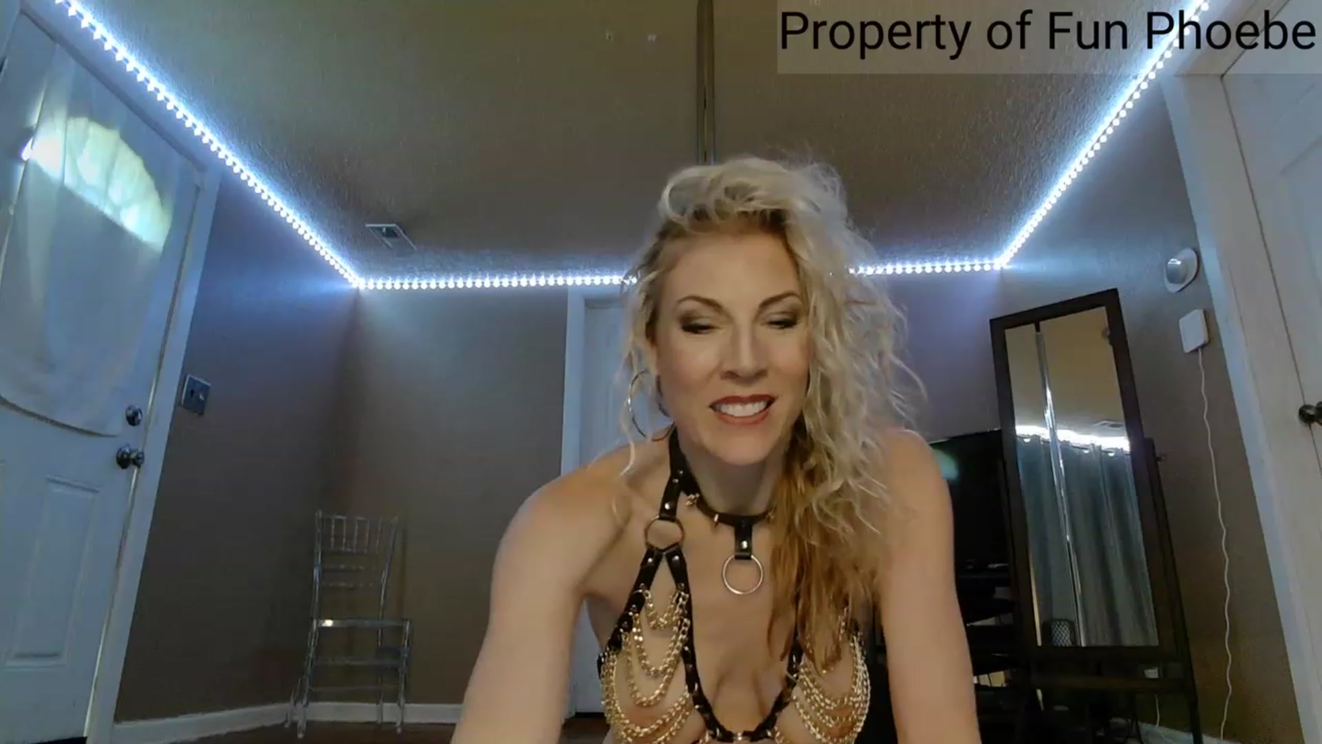 Gallery image thumbnail from Fun_Phoebe's myfreecams stream on, 06/17/2023, 17:21 image 11 of 20