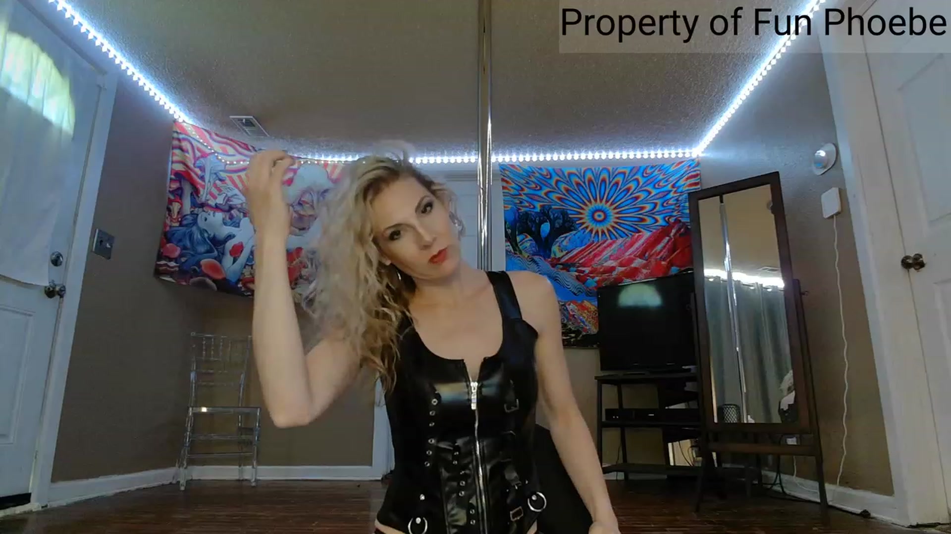Gallery image thumbnail from Fun_Phoebe's myfreecams stream on, 06/22/2023, 18:29 image 17 of 20