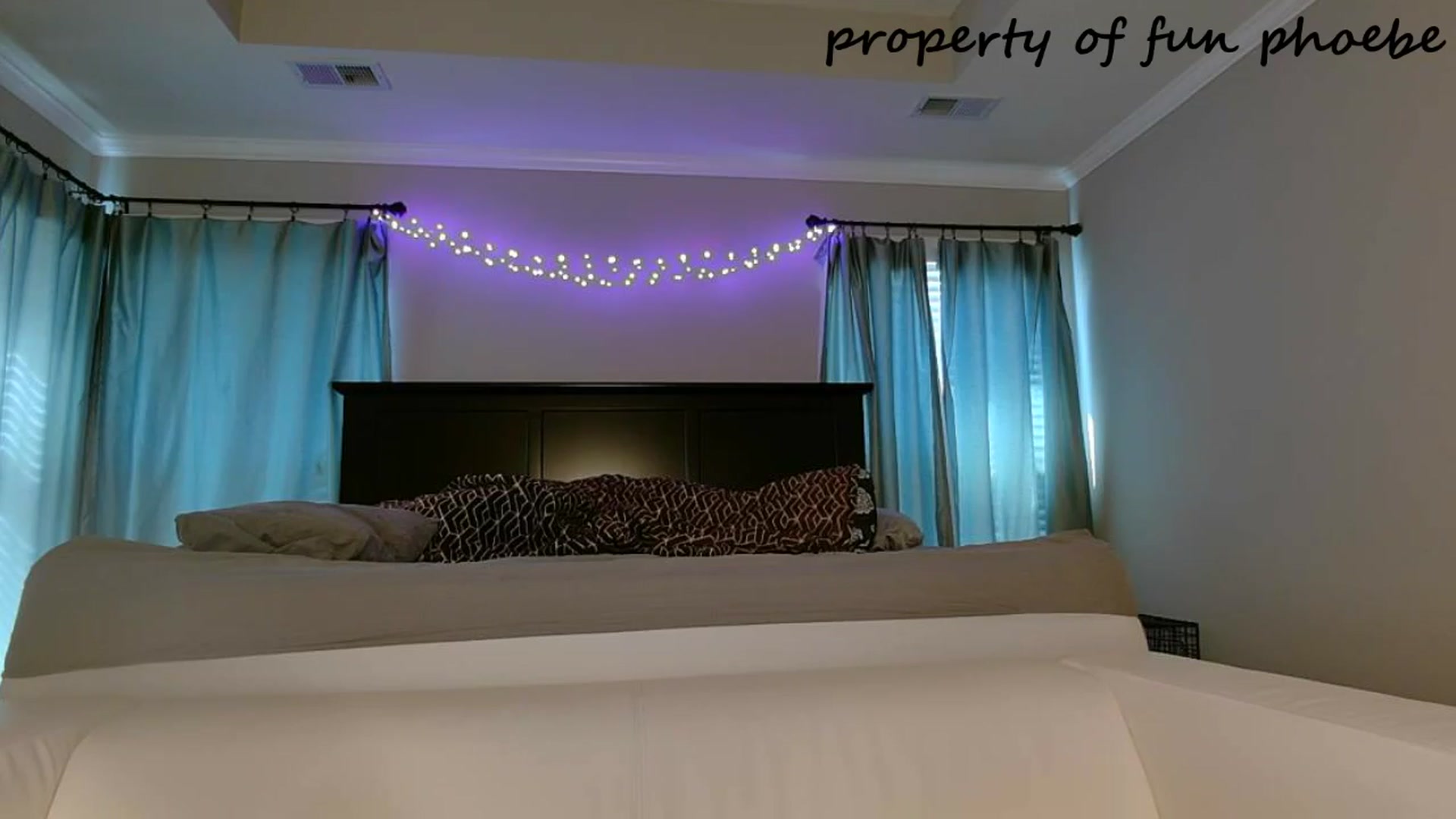 Gallery image thumbnail from Fun_Phoebe's myfreecams stream on, 04/09/2024, 20:13 image 12 of 20
