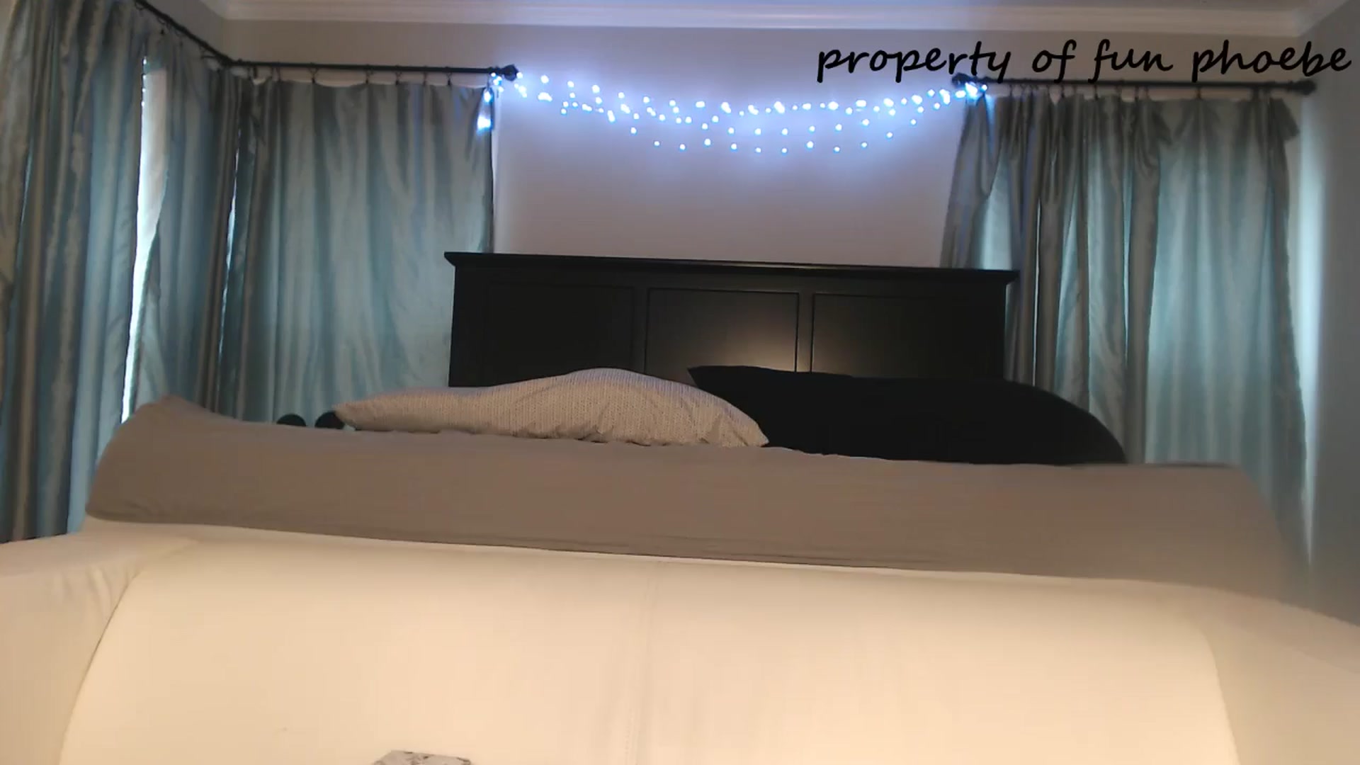 Gallery image thumbnail from Fun_Phoebe's myfreecams stream on, 05/19/2025, 17:20 image 16 of 20