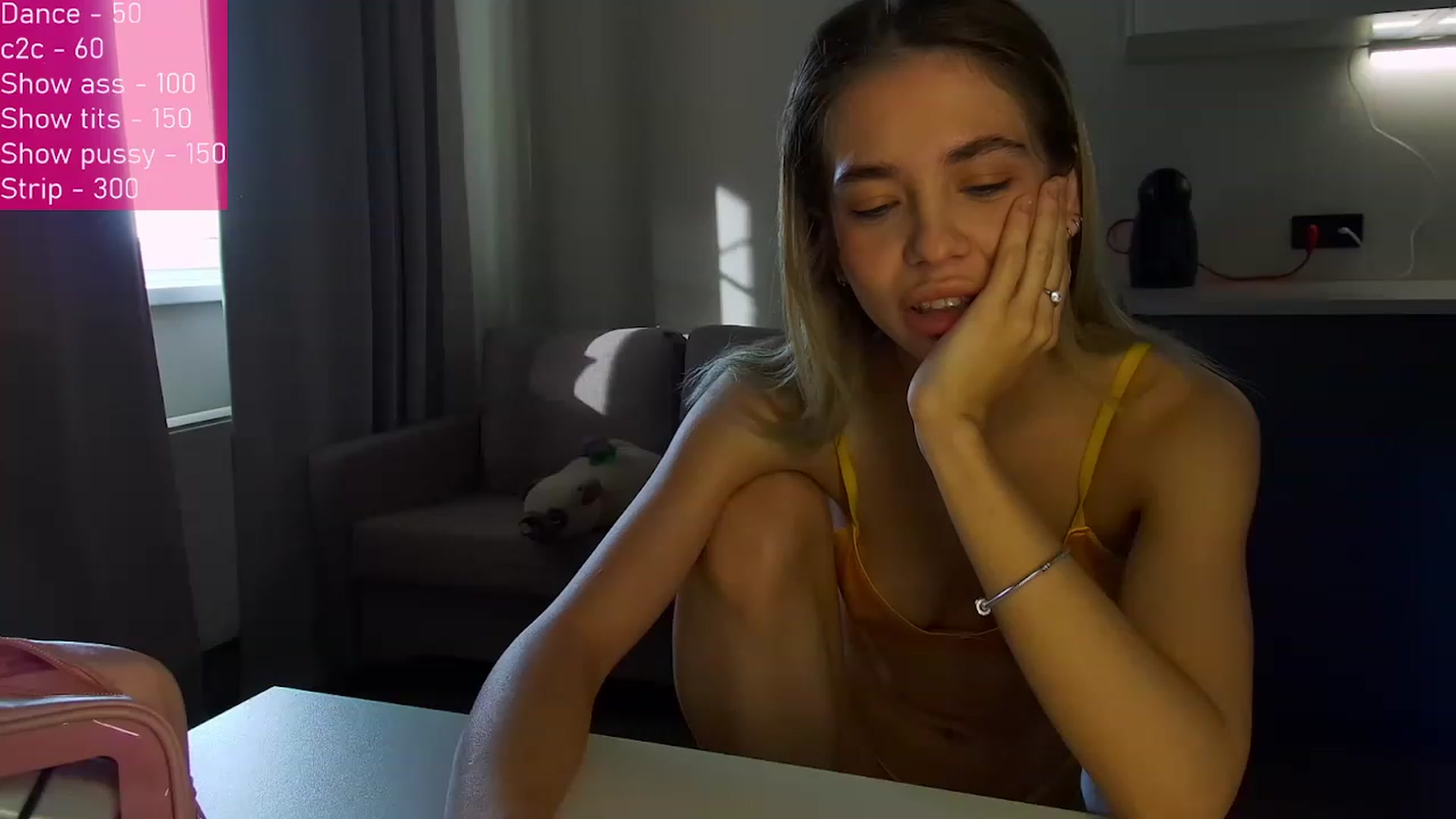 Gallery image thumbnail from FunnyMinni's myfreecams stream on, 12/11/2022, 08:35 image 3 of 20