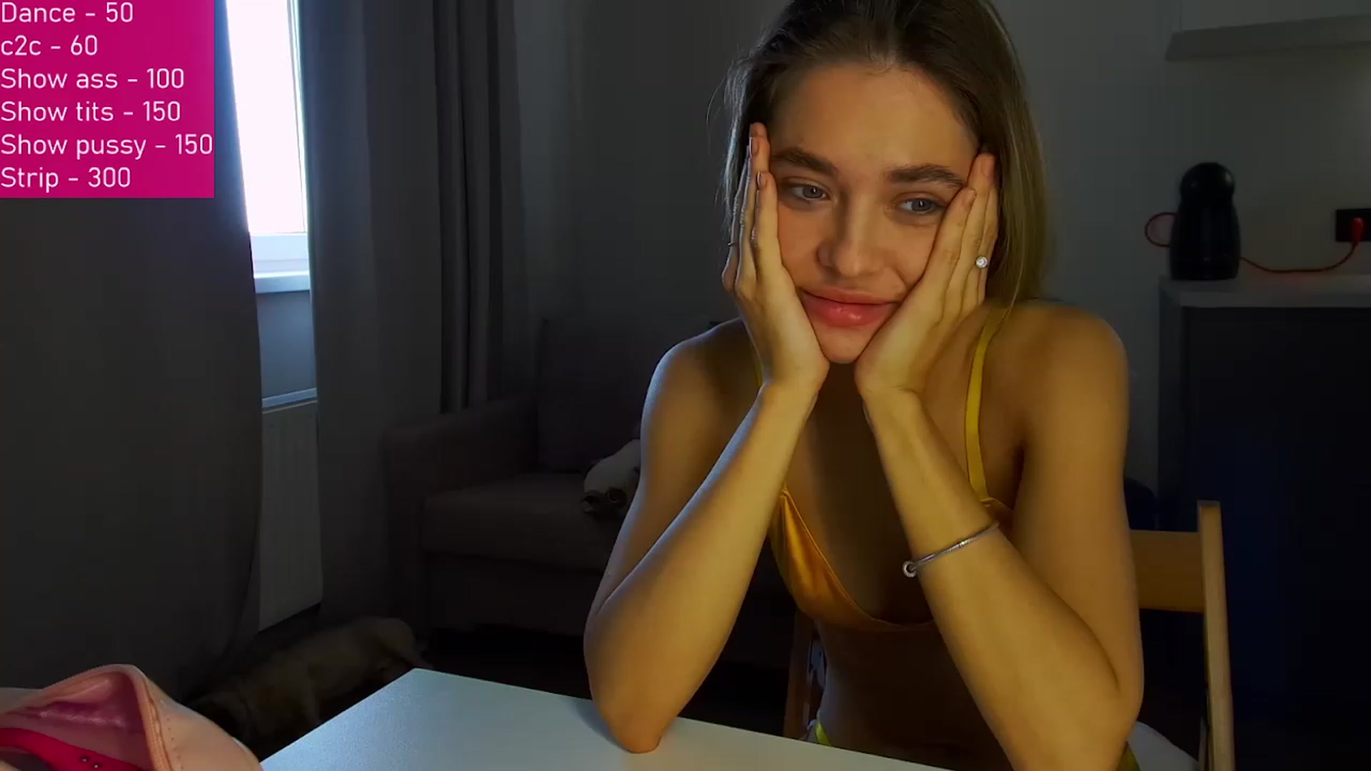 Gallery image thumbnail from FunnyMinni's myfreecams stream on, 12/11/2022, 10:45 image 4 of 20