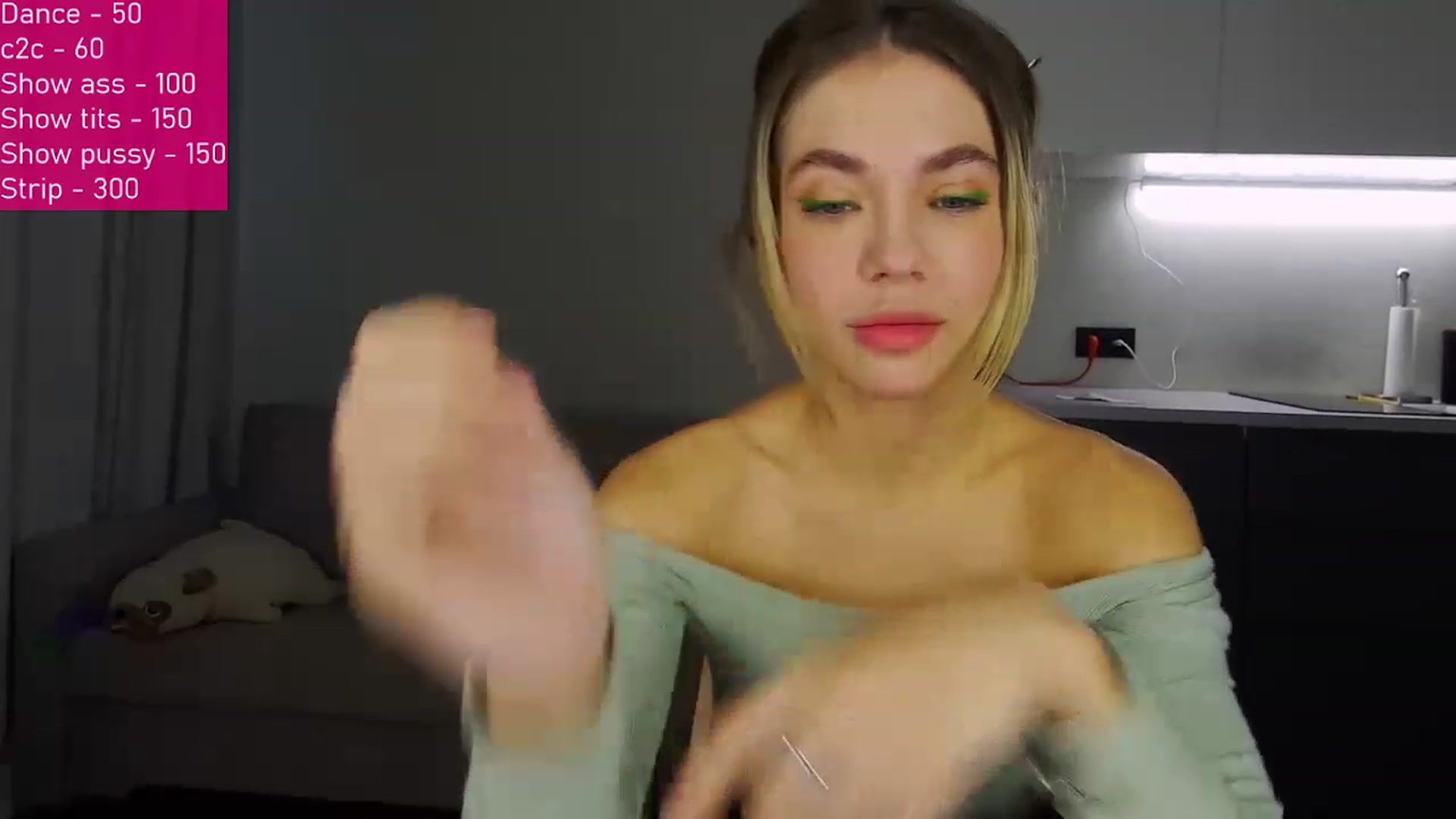 Gallery image thumbnail from FunnyMinni's myfreecams stream on, 12/12/2022, 07:40 image 7 of 20