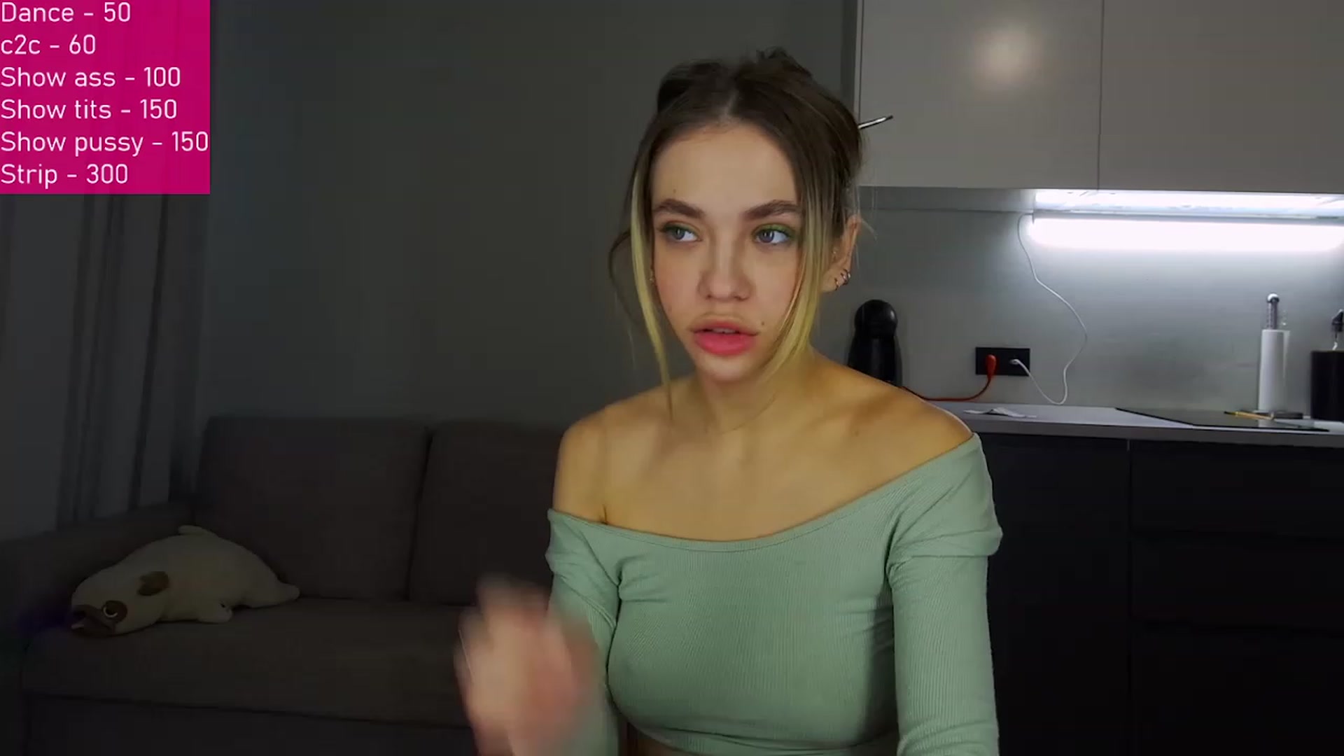 Gallery image thumbnail from FunnyMinni's myfreecams stream on, 12/12/2022, 07:40 image 17 of 20