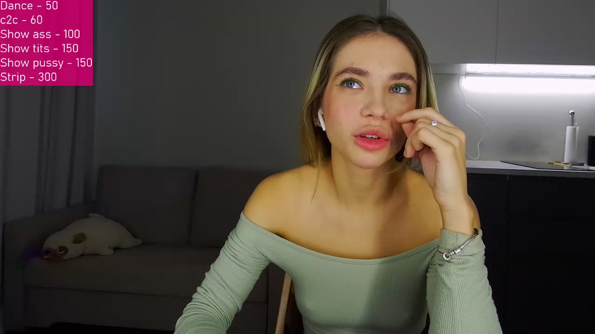 Gallery image thumbnail from FunnyMinni's myfreecams stream on, 12/12/2022, 07:40 image 6 of 20