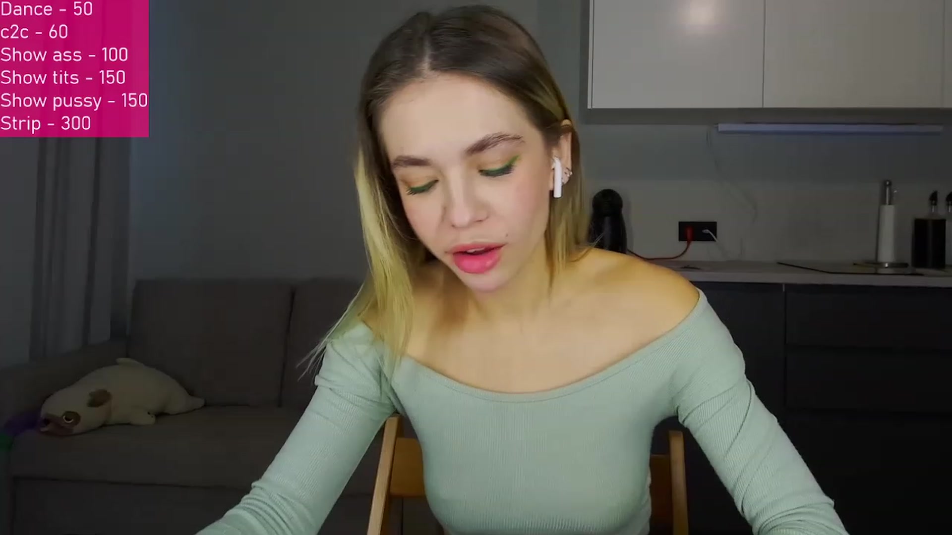 Gallery image thumbnail from FunnyMinni's myfreecams stream on, 12/12/2022, 08:34 image 3 of 20