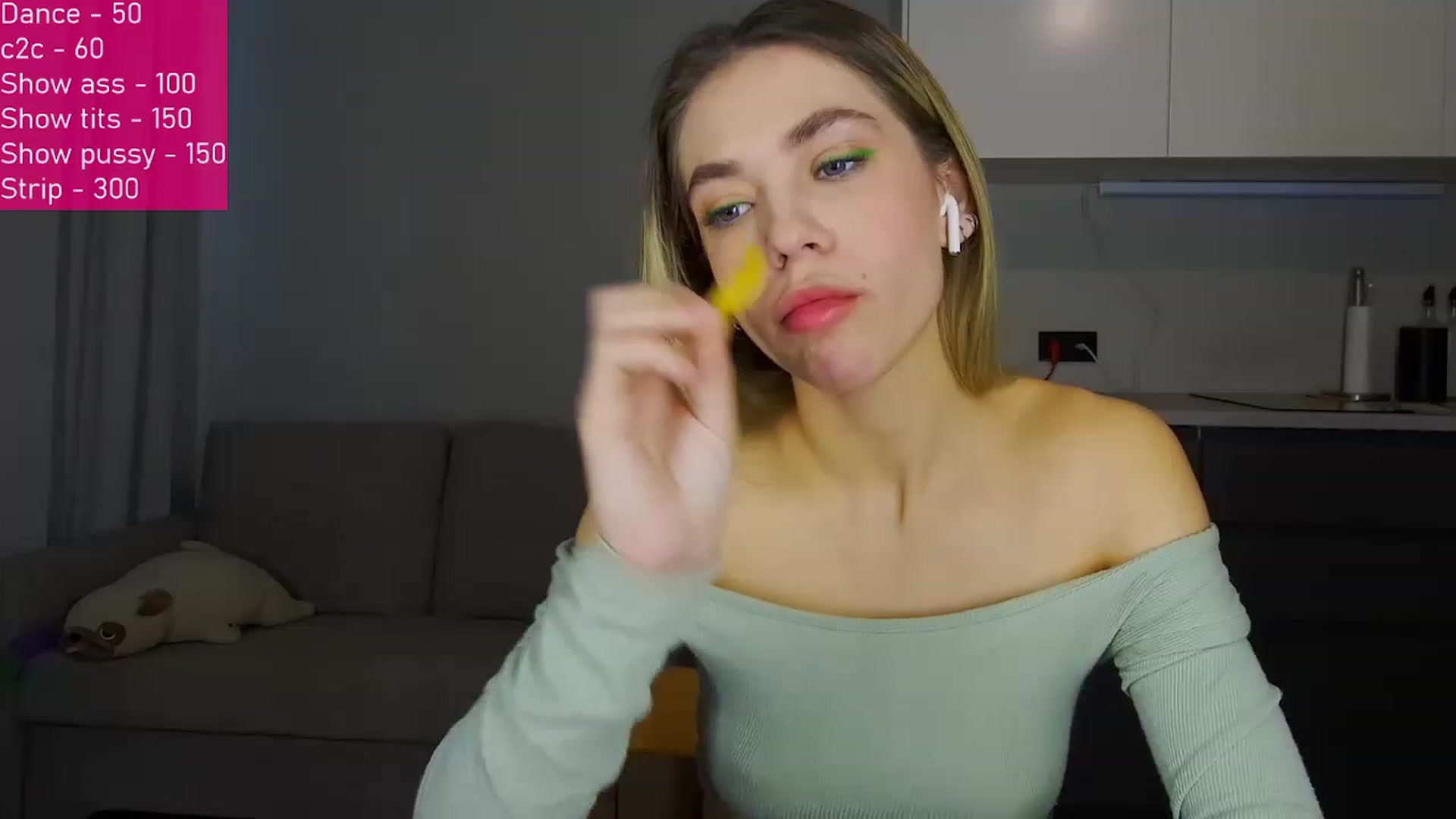 Gallery image thumbnail from FunnyMinni's myfreecams stream on, 12/12/2022, 08:34 image 6 of 20