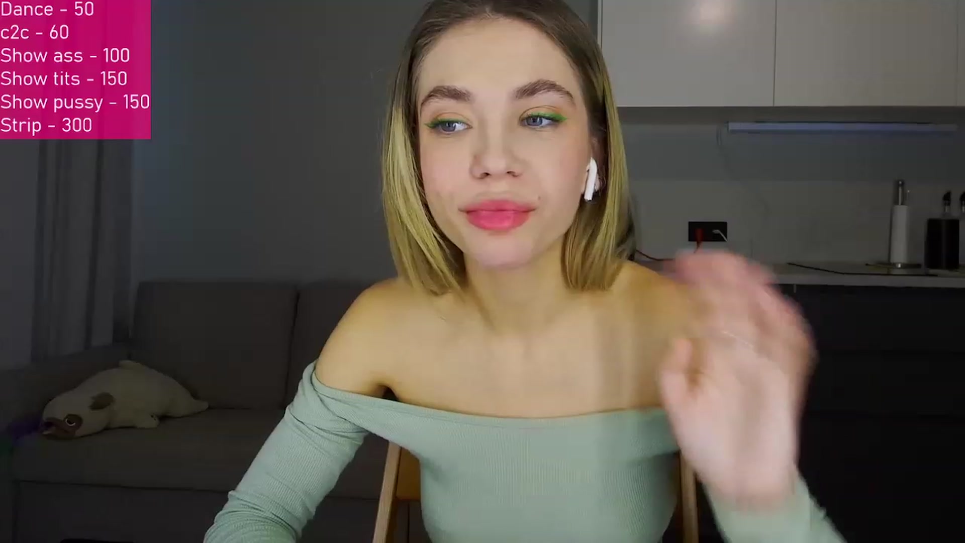 Gallery image thumbnail from FunnyMinni's myfreecams stream on, 12/12/2022, 08:34 image 7 of 20
